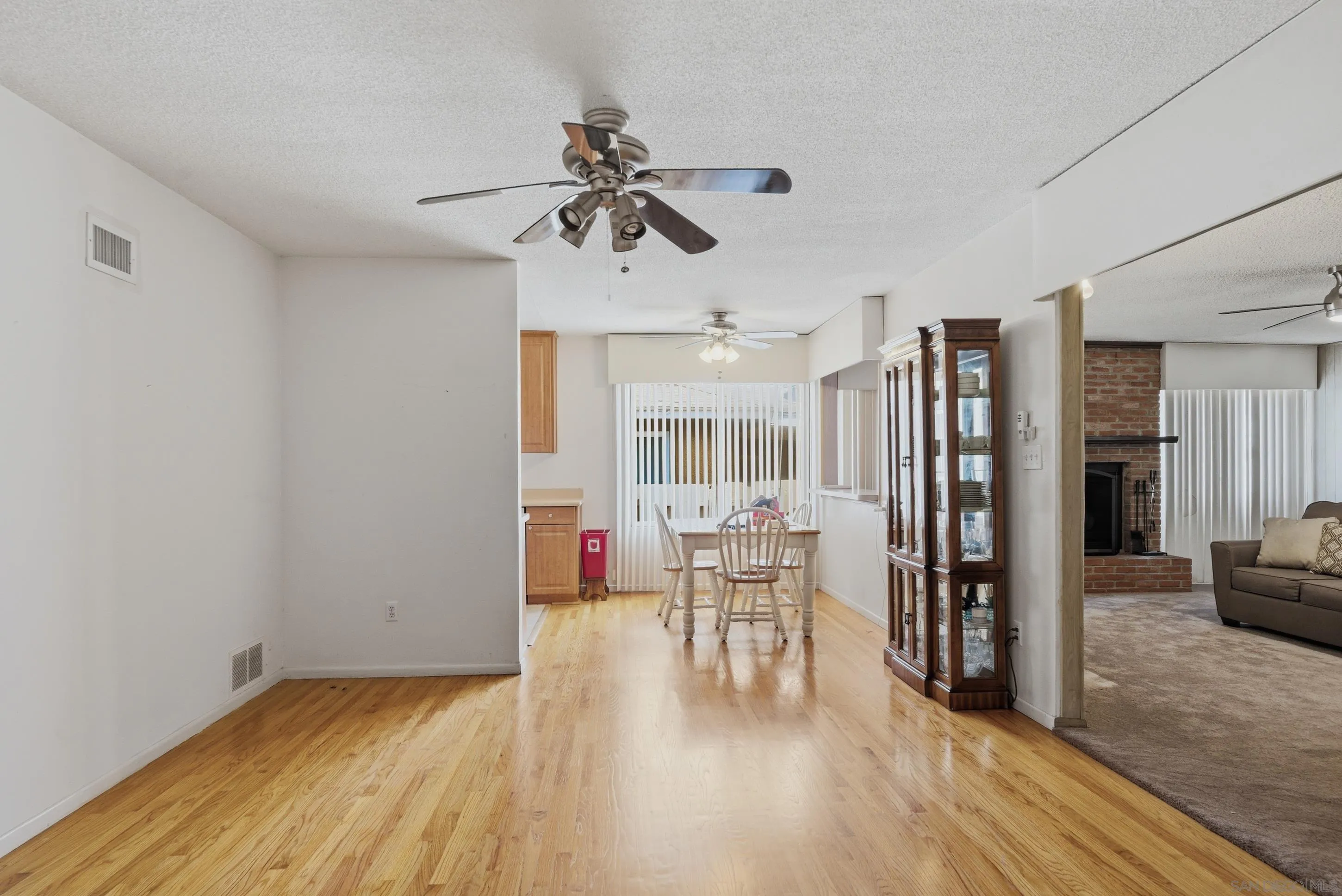 https://cdn.realtyfeed.com/cdn/127/260012161/62fcc74c4d142dce8580c7d09b2947c1.webp