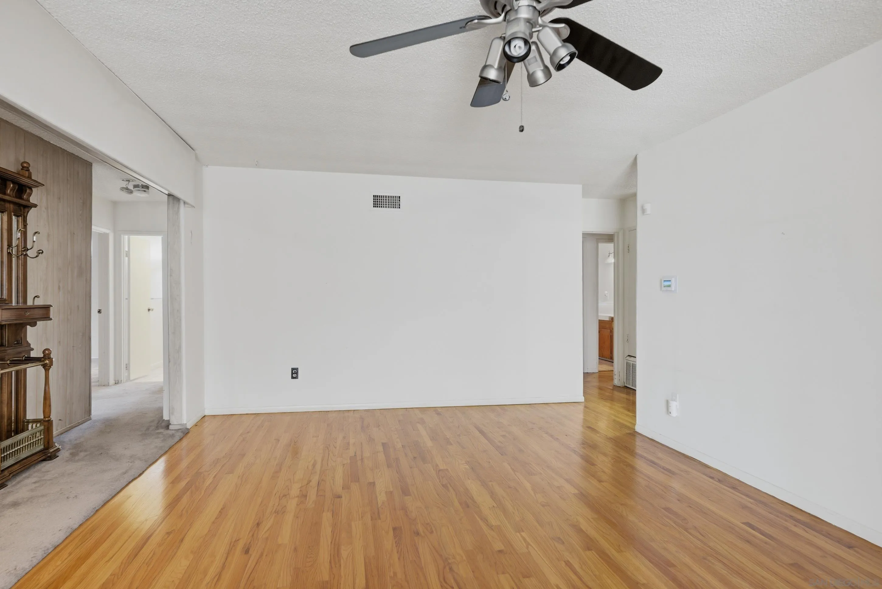 https://cdn.realtyfeed.com/cdn/127/260012161/8e579ffad968e1dabd4d18c59f943fc9.webp