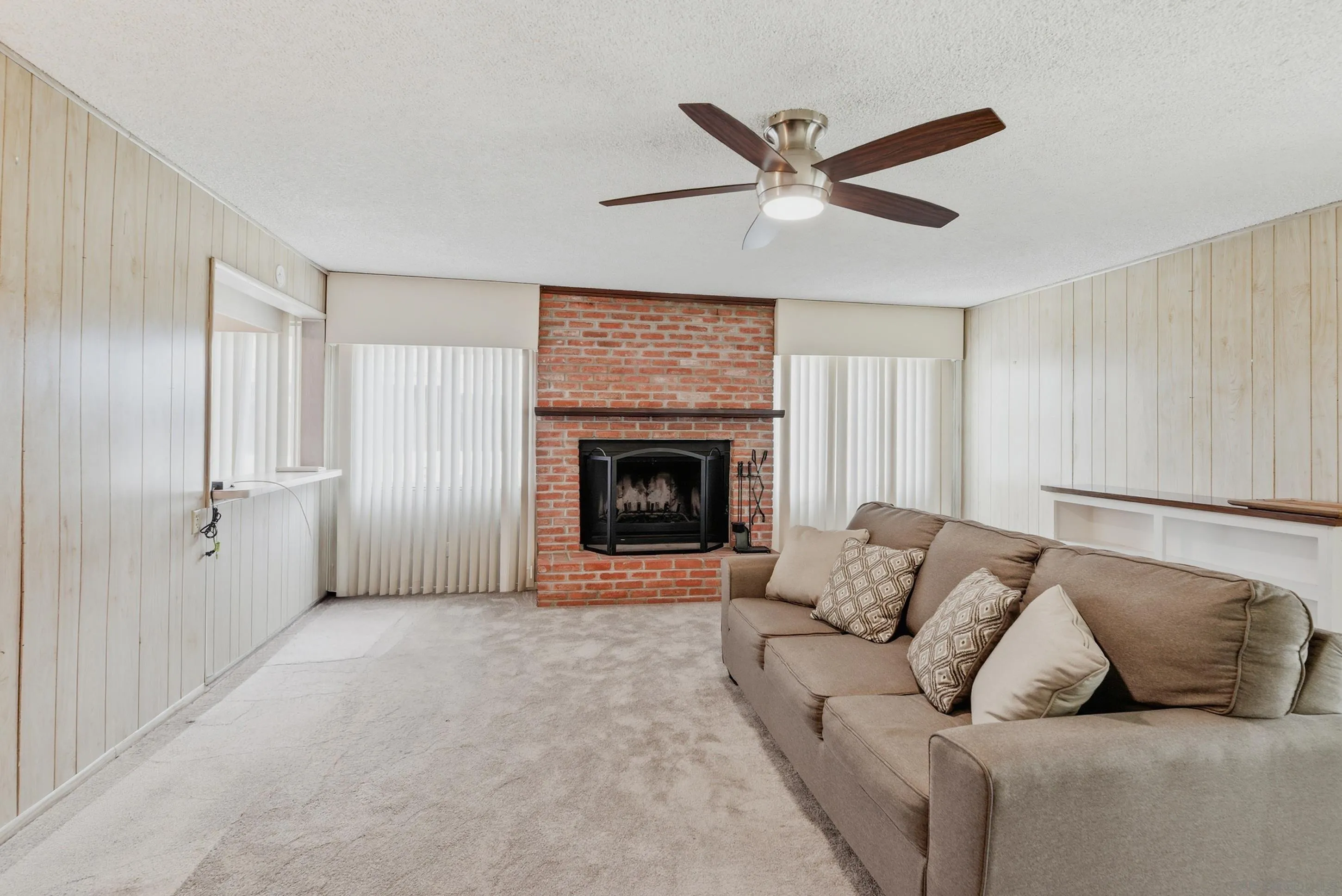 https://cdn.realtyfeed.com/cdn/127/260012161/d3e82ac0959e4a26442a90941bf94eef.webp