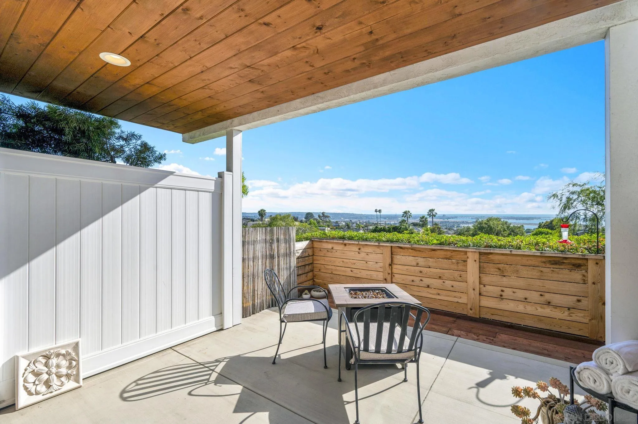 https://cdn.realtyfeed.com/cdn/127/260012165/55c7a5eda0eab7a70d692db4a1631dfe.webp