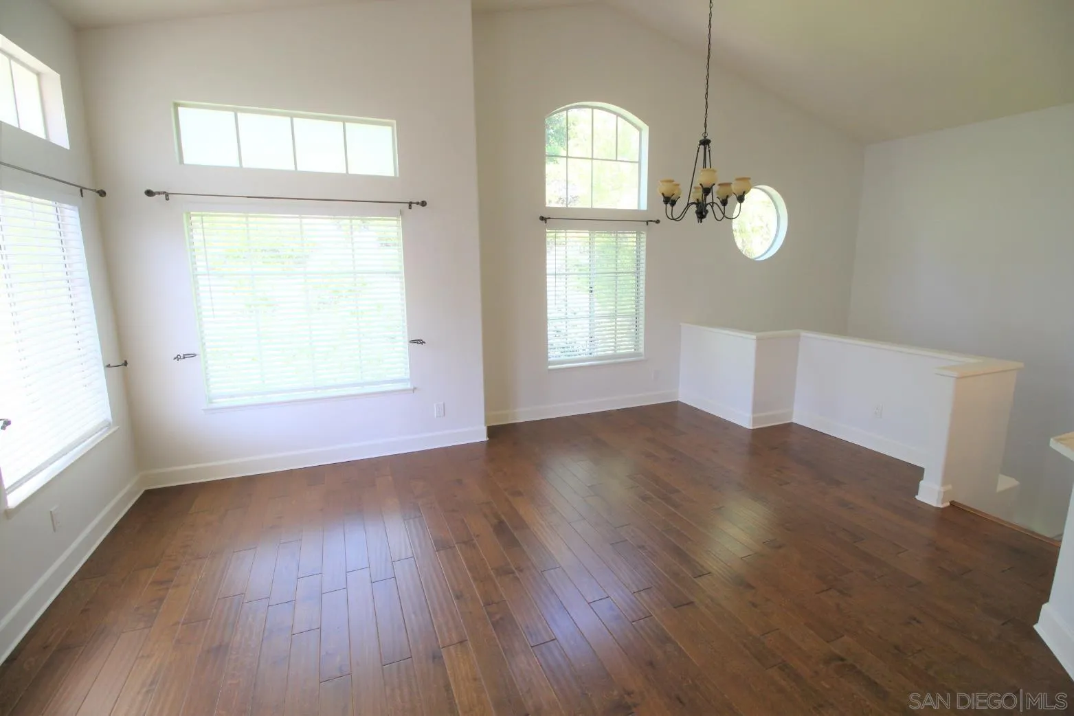 Photo #4: 260012180 Listing: Photo #4