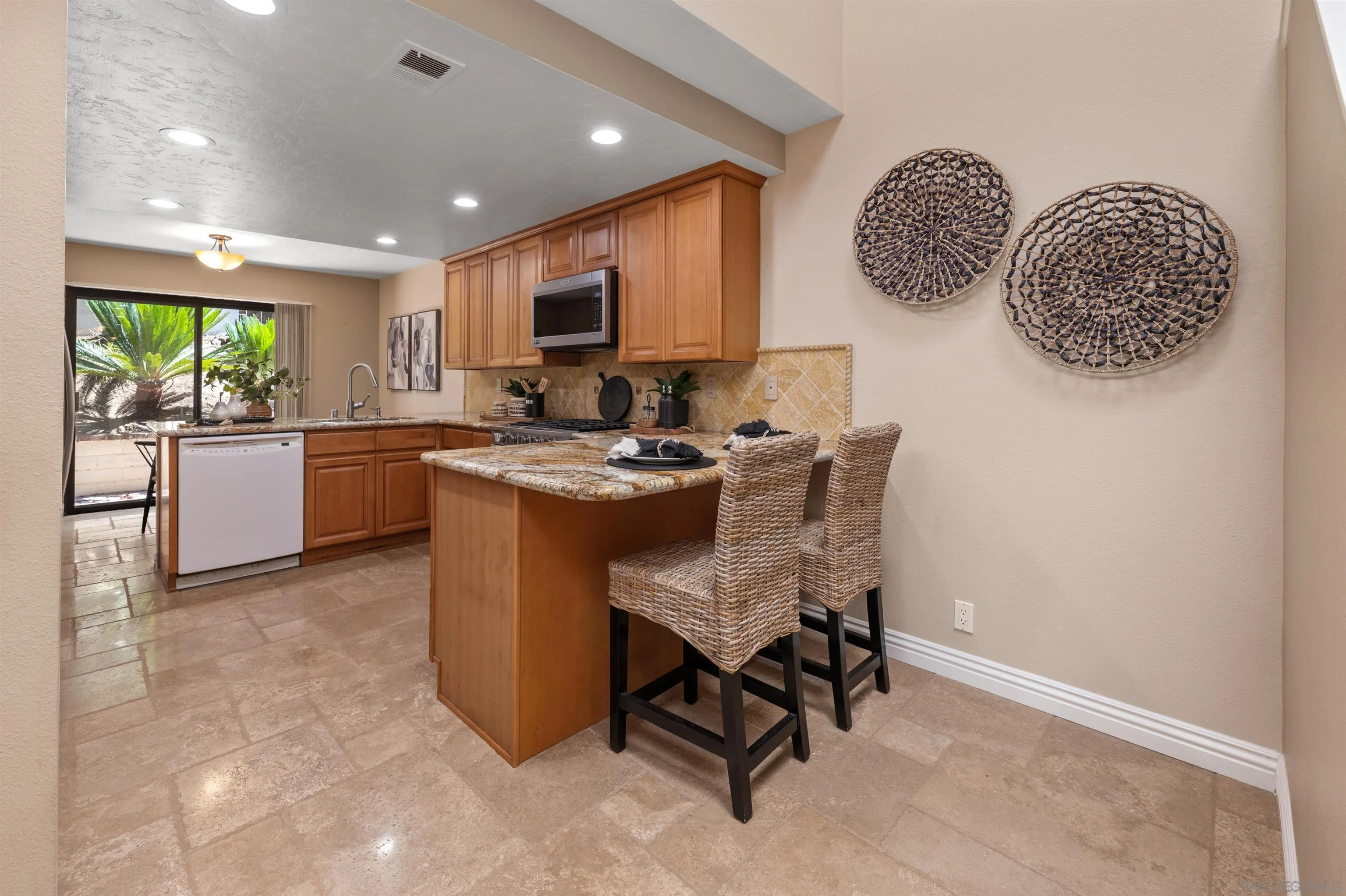 https://cdn.realtyfeed.com/cdn/127/260012181/1fe468aad15eed212d59afc5dac864cc.webp
