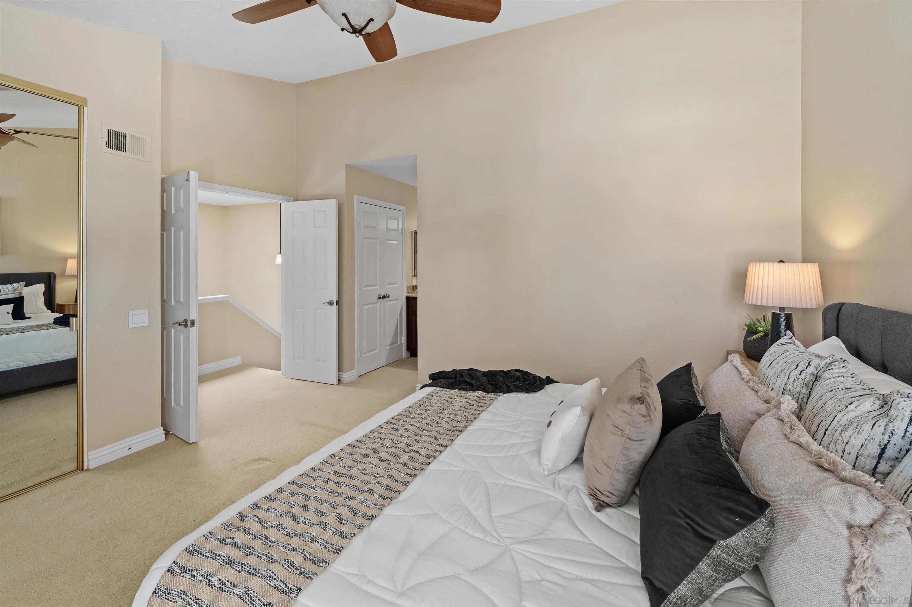 https://cdn.realtyfeed.com/cdn/127/260012181/49c261a4dfb73a8440997e120b0c3292.webp