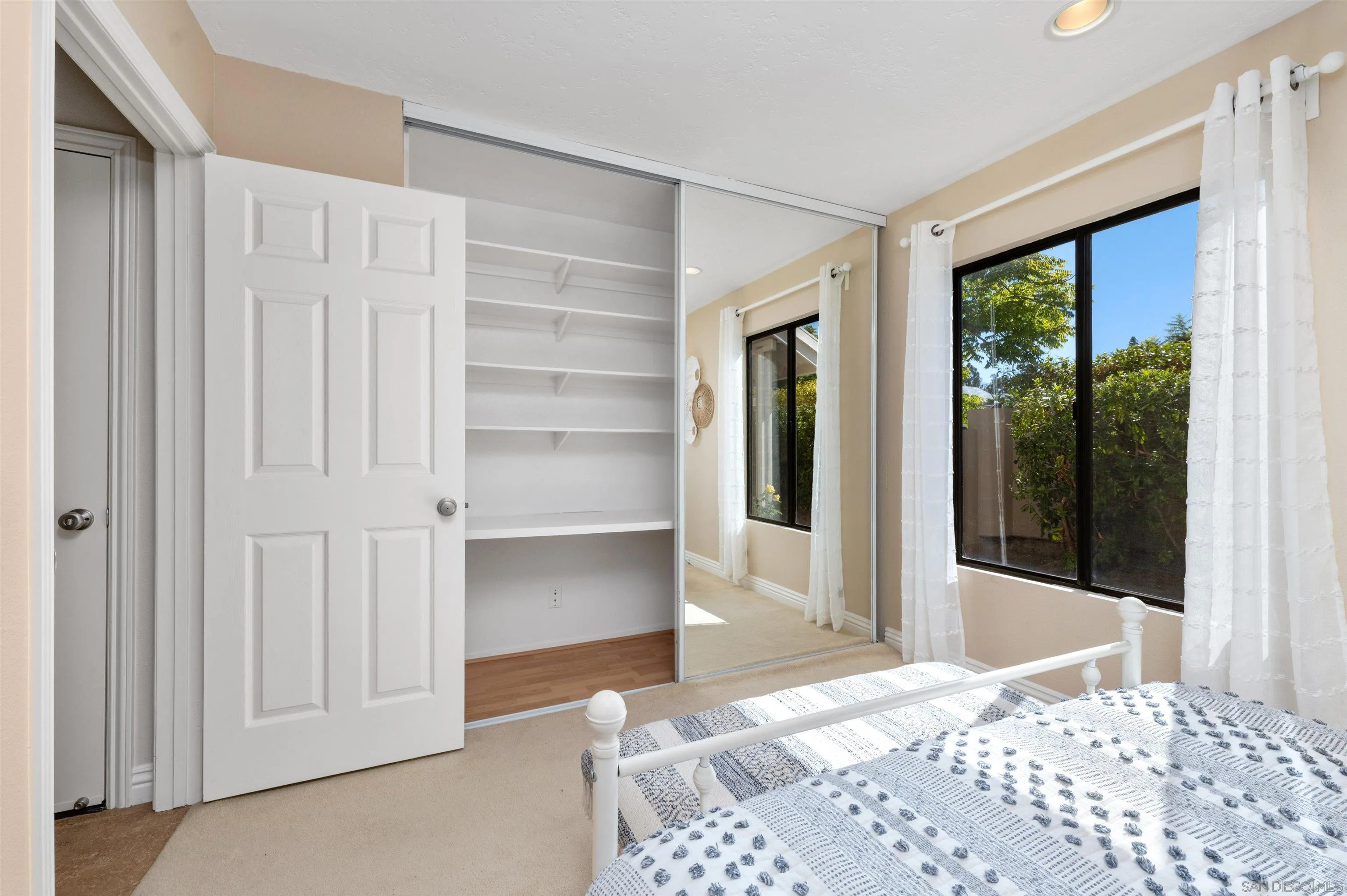https://cdn.realtyfeed.com/cdn/127/260012181/623aafc0281489c1d02d23d854cfaebc.webp