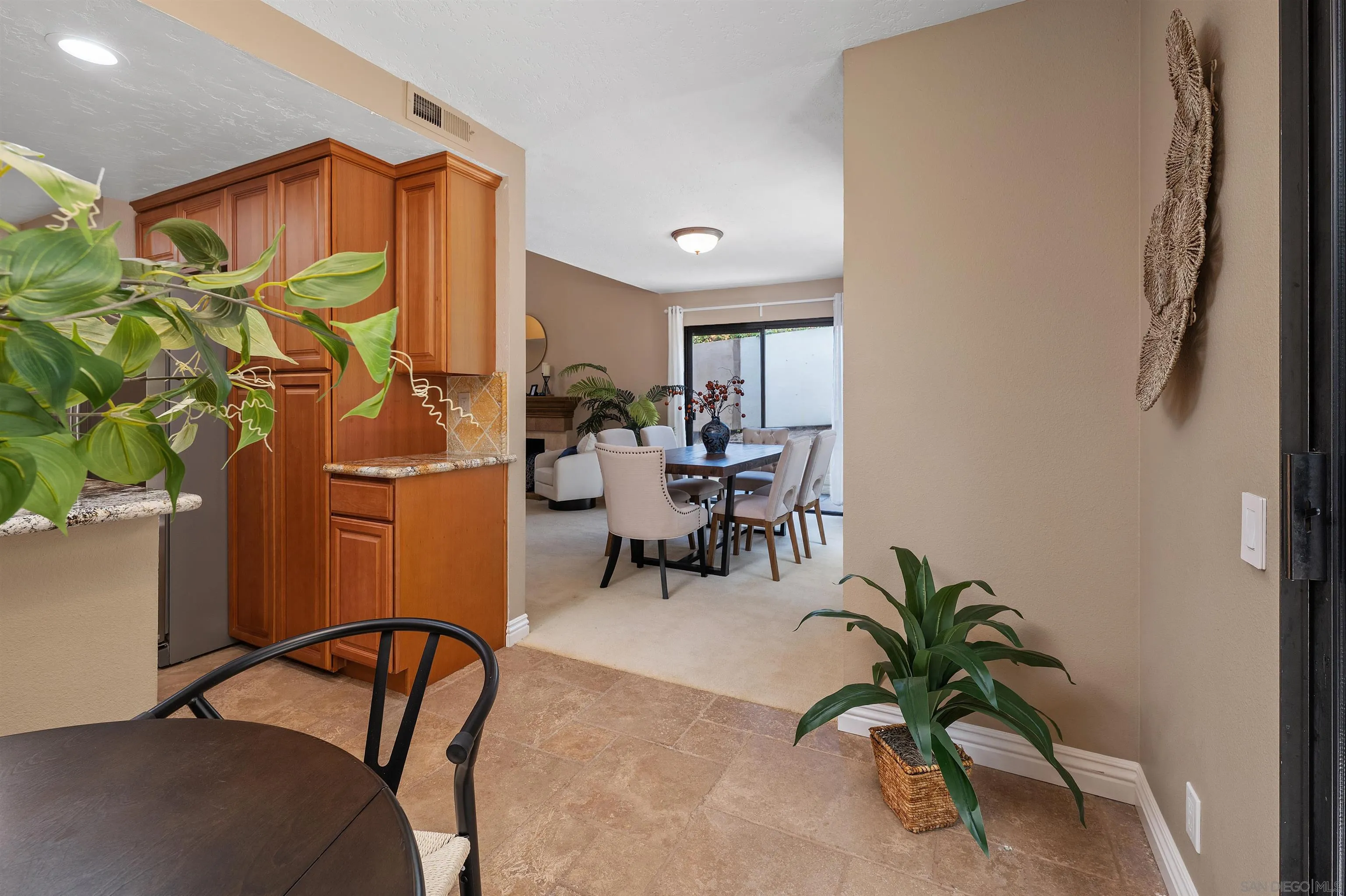 https://cdn.realtyfeed.com/cdn/127/260012181/cf64103949b0ee77bba0f24e7bf007e4.webp