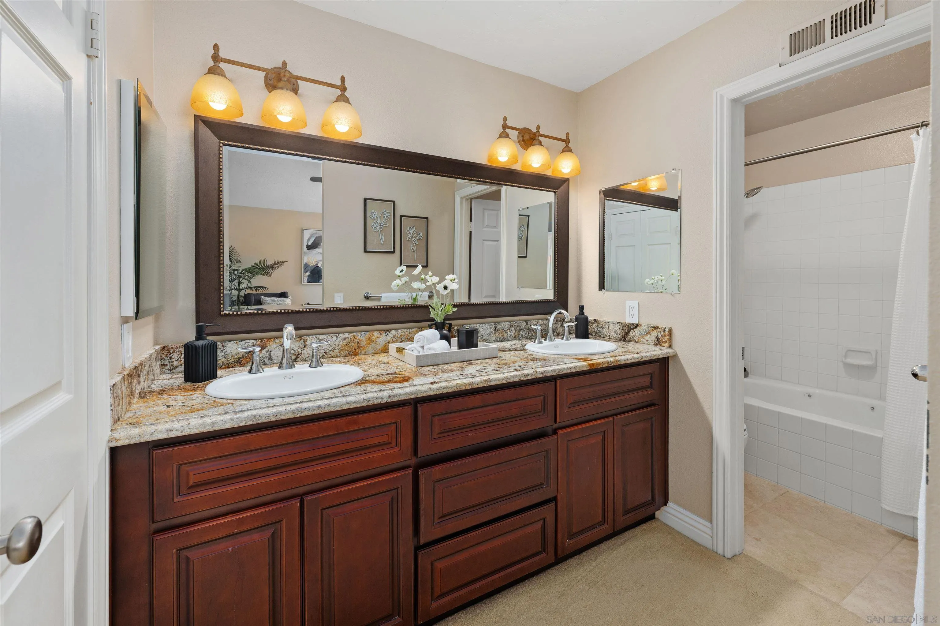 https://cdn.realtyfeed.com/cdn/127/260012181/e5e22c330946e1f5dcffeadda80d537a.webp