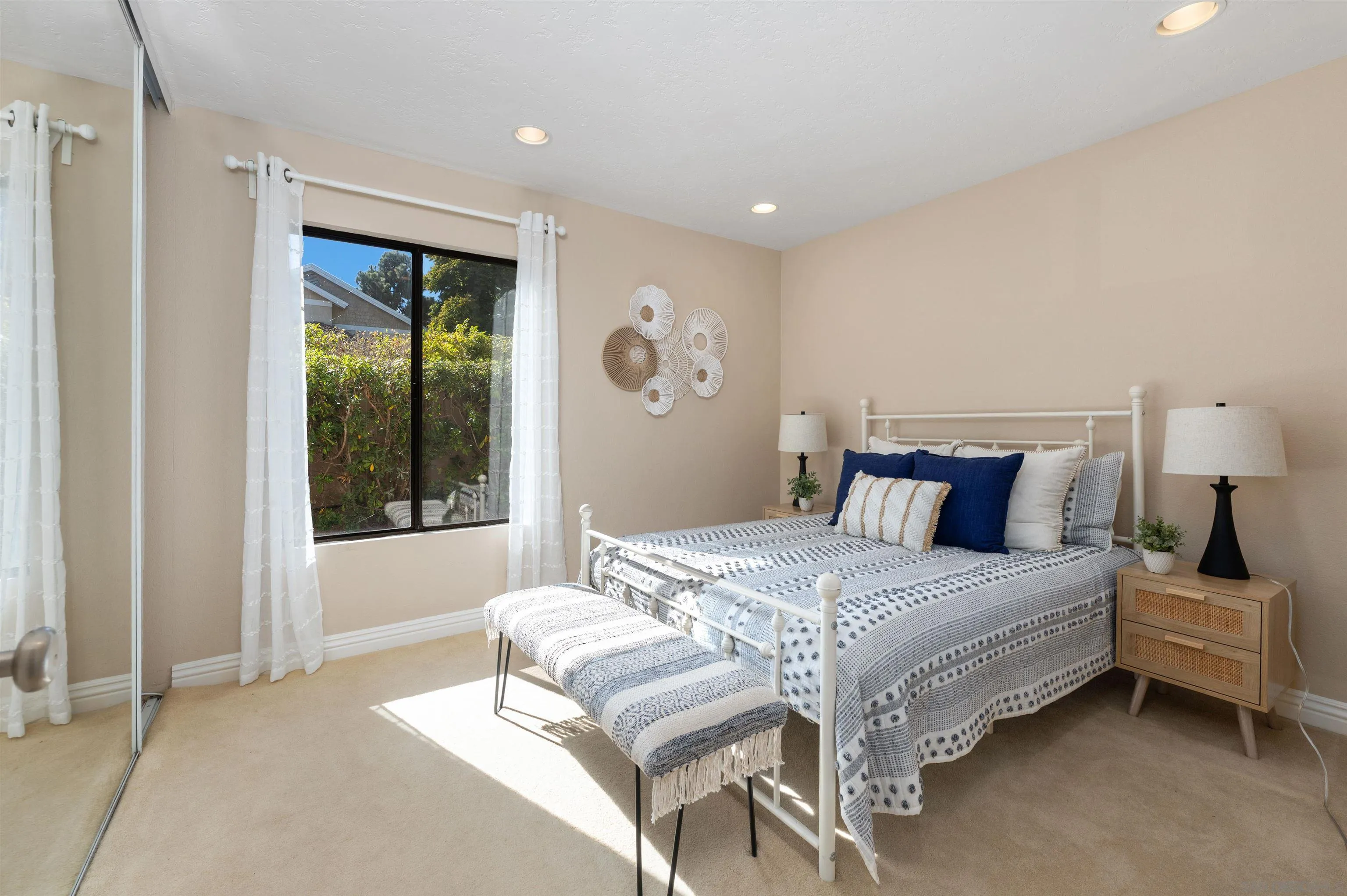 https://cdn.realtyfeed.com/cdn/127/260012181/f8c5ec5e1c7251bba624f4868f9aa640.webp