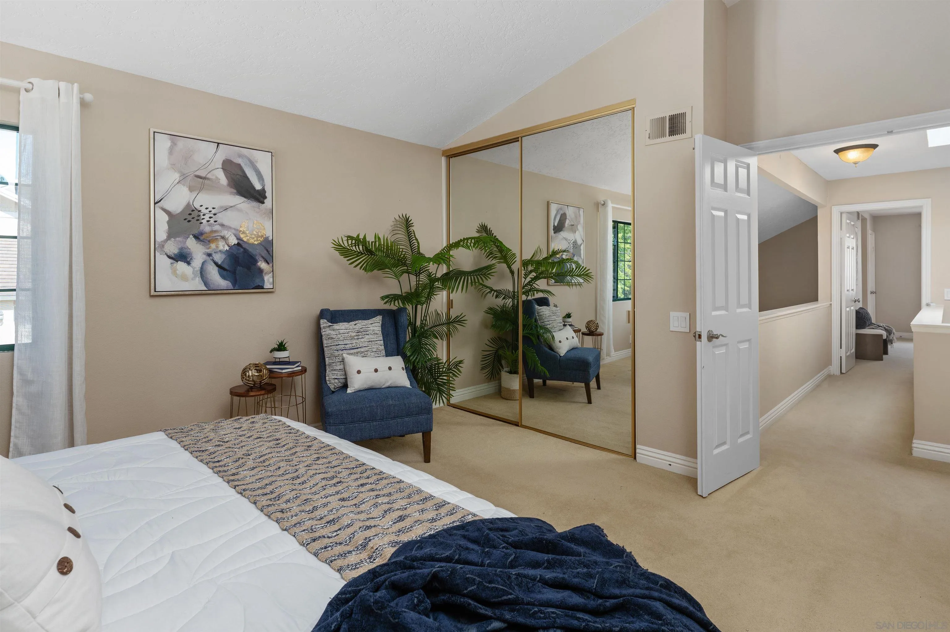 https://cdn.realtyfeed.com/cdn/127/260012181/fc83e75481c2bd3d9046f4f42c8c4108.webp