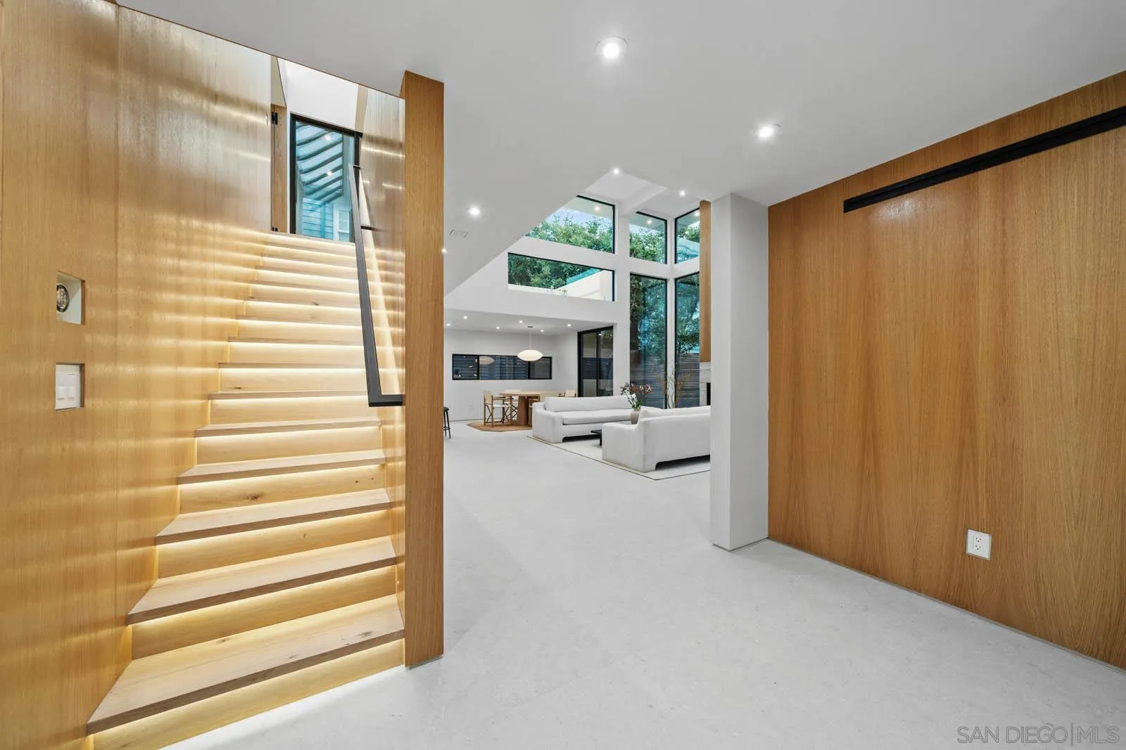 https://cdn.realtyfeed.com/cdn/127/260012187/2282c11990e4bfe5e19df89a70ee014d.webp