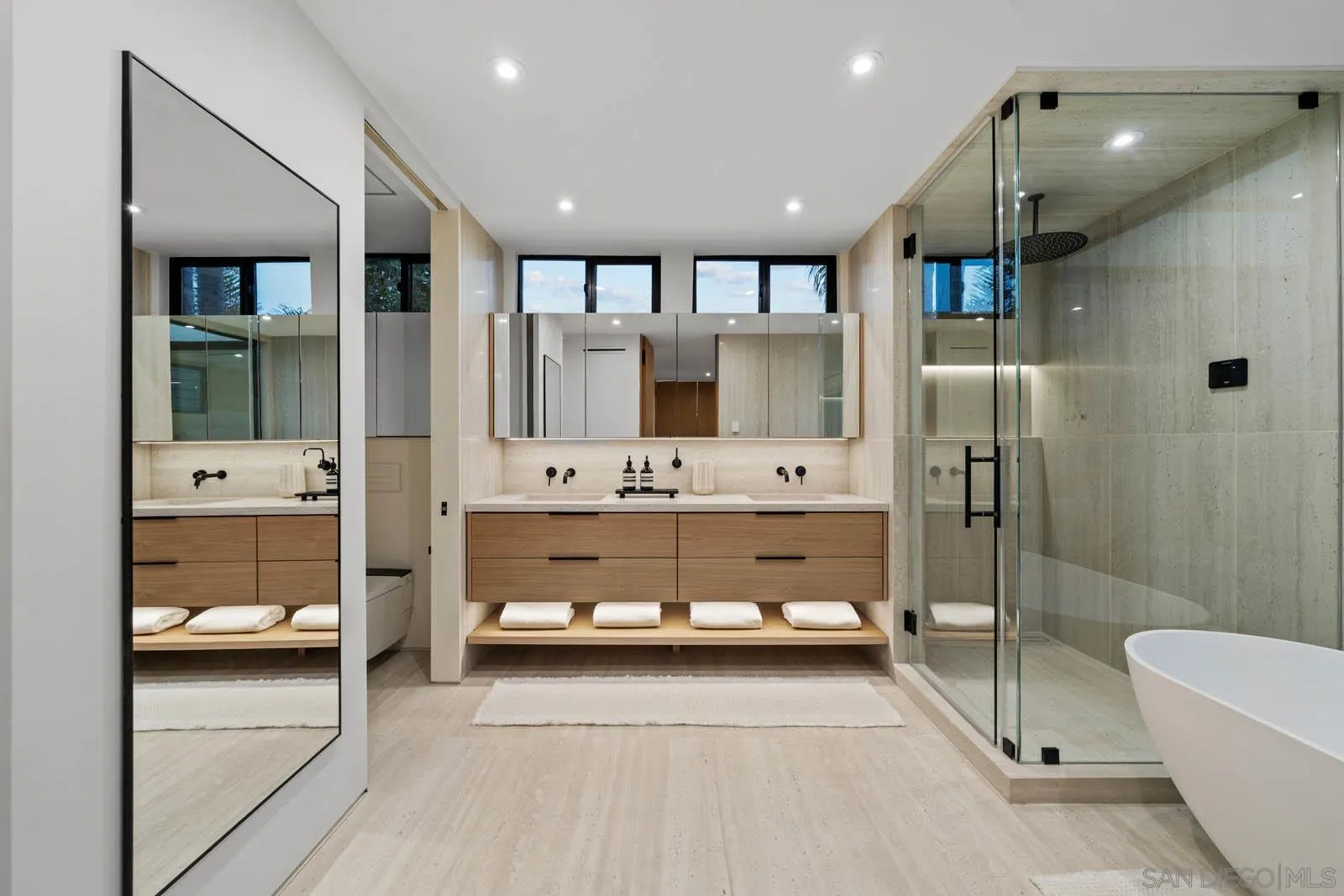 https://cdn.realtyfeed.com/cdn/127/260012187/4f8f6766fdfecde182a1b3d7aad6899b.webp