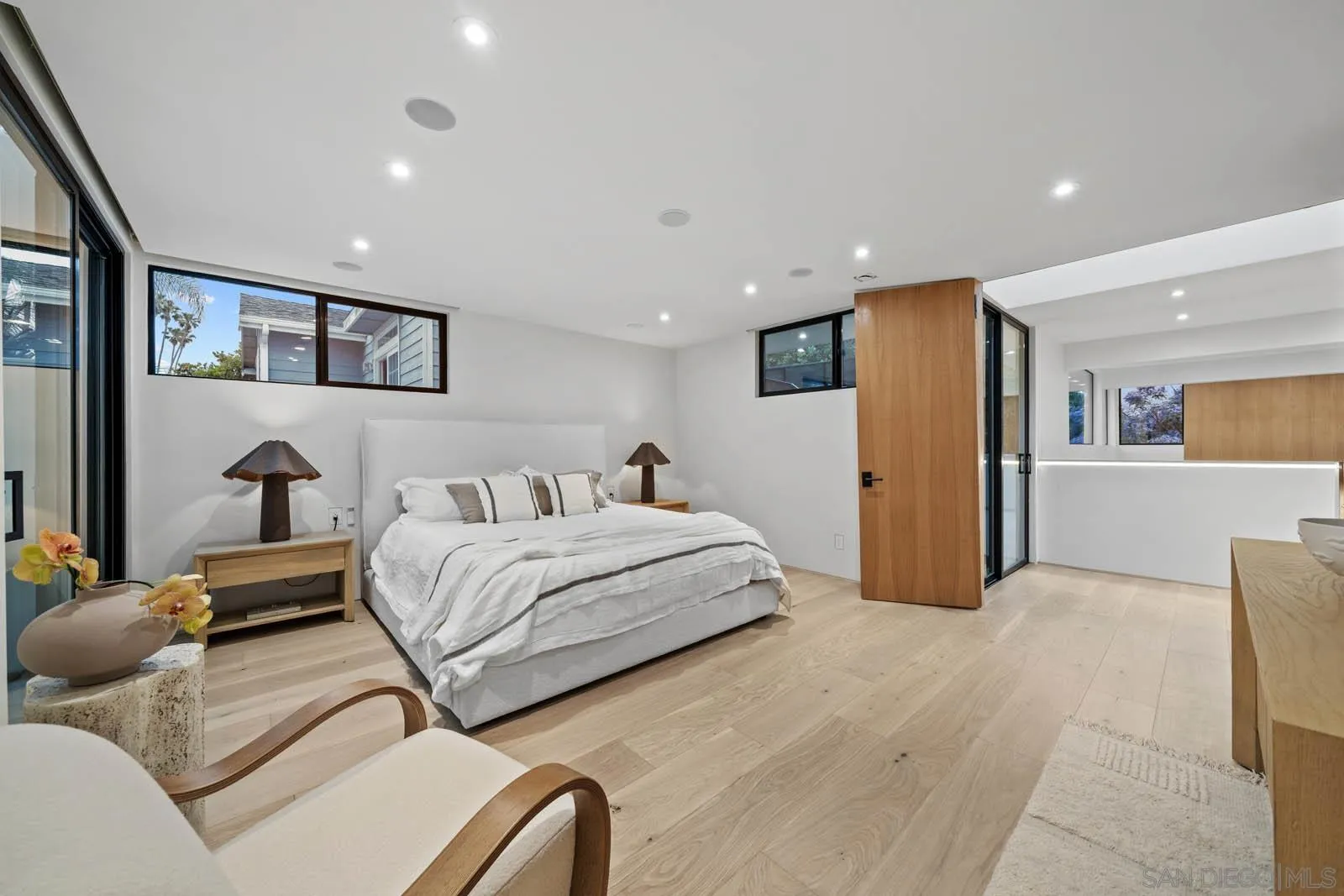 https://cdn.realtyfeed.com/cdn/127/260012187/813b2f02eca48b46012d3dadf374e842.webp