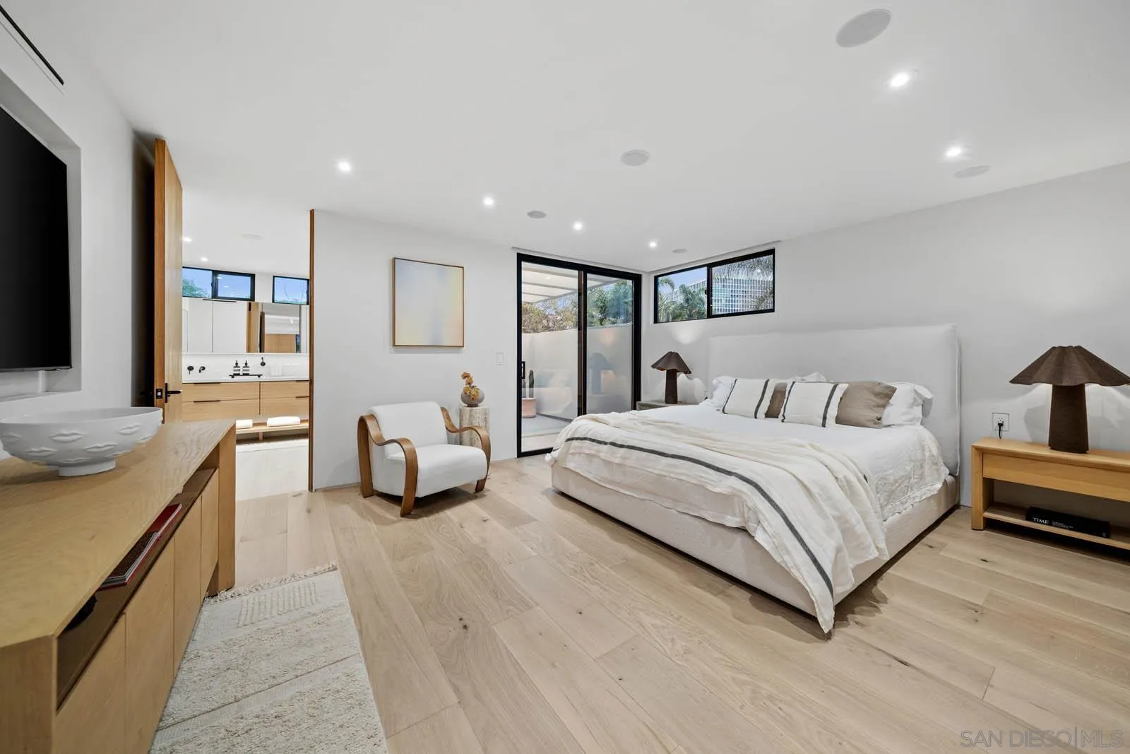 https://cdn.realtyfeed.com/cdn/127/260012187/b9d731a9c078a01f39893626d4af0603.webp