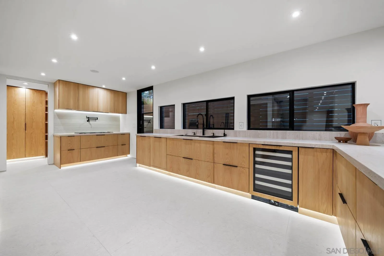 https://cdn.realtyfeed.com/cdn/127/260012187/f65415b3216b81e5970f07232570fd57.webp