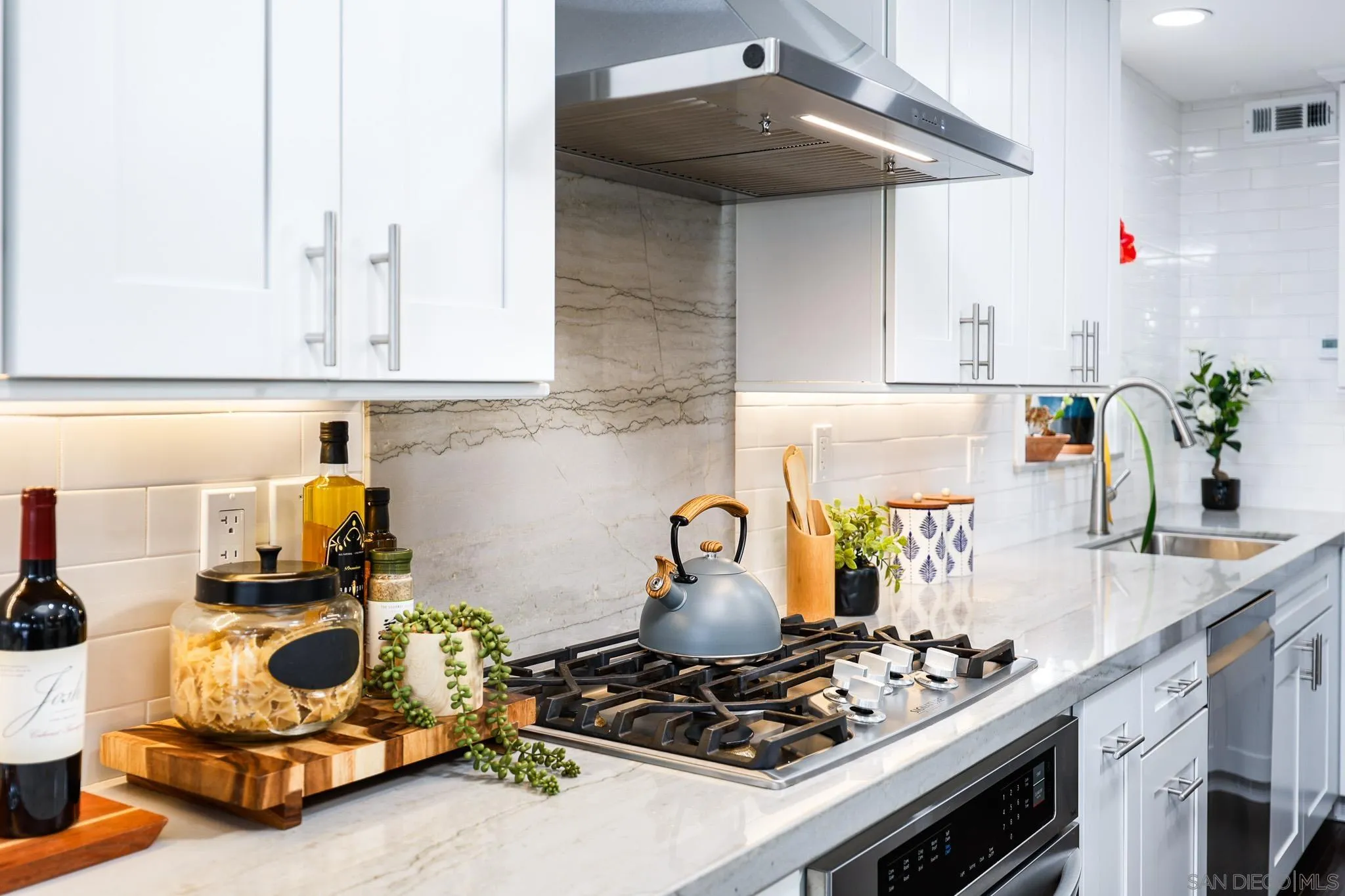 https://cdn.realtyfeed.com/cdn/127/260012189/26effc6f6ad5253dd2f74aae27bd5a3f.webp