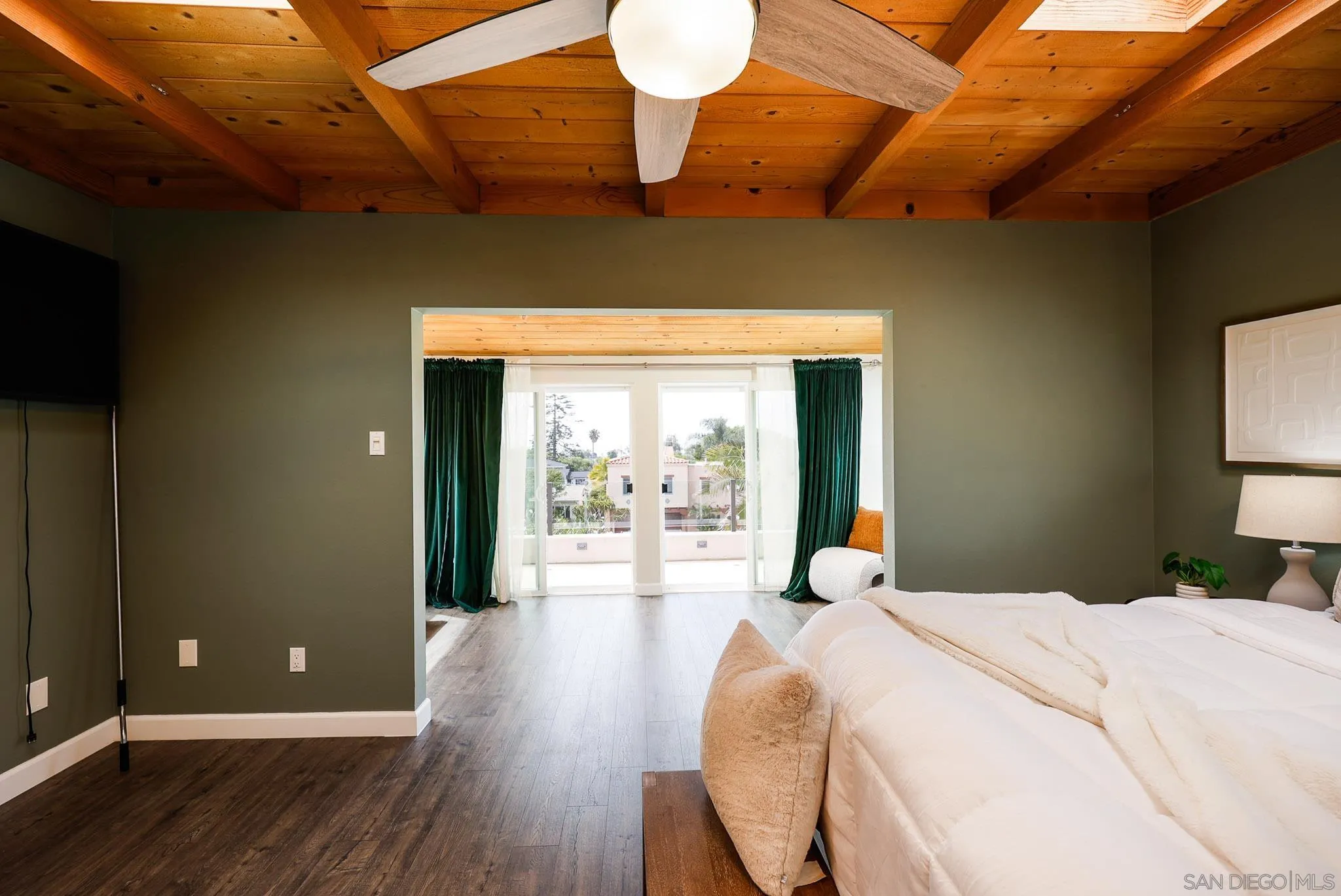 https://cdn.realtyfeed.com/cdn/127/260012189/5e7f353a326e1214624d74d30ce91291.webp