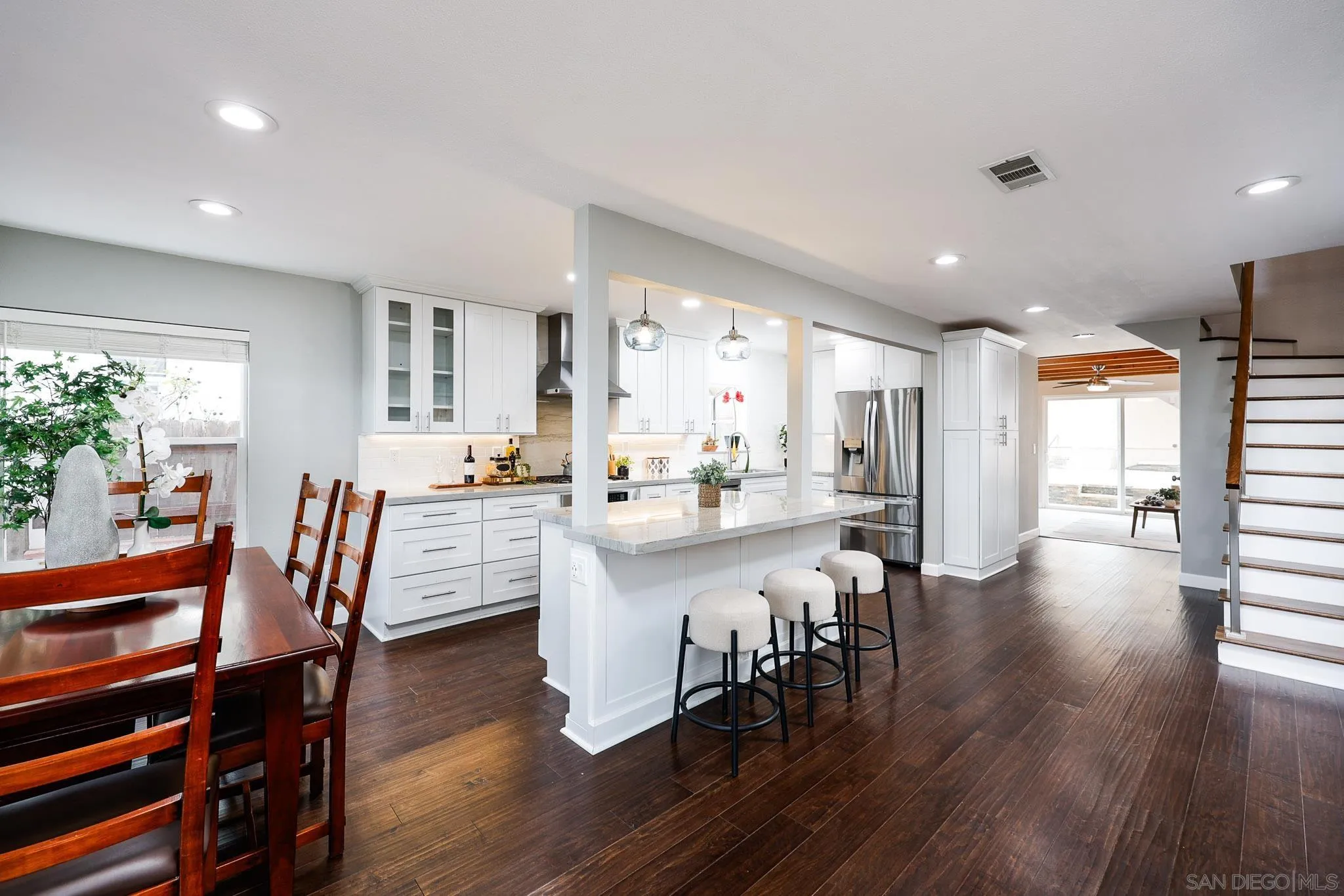 https://cdn.realtyfeed.com/cdn/127/260012189/da6bf2b74ba15d5d7a796f222840215c.webp