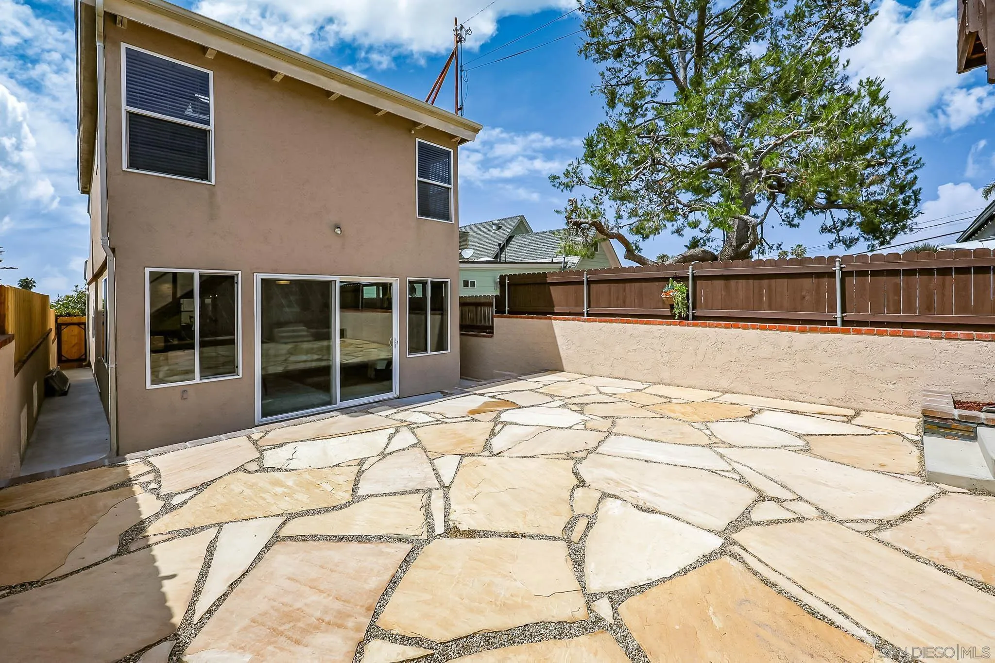 https://cdn.realtyfeed.com/cdn/127/260012189/e7c7423689fcef9d7a122c50294fb72c.webp
