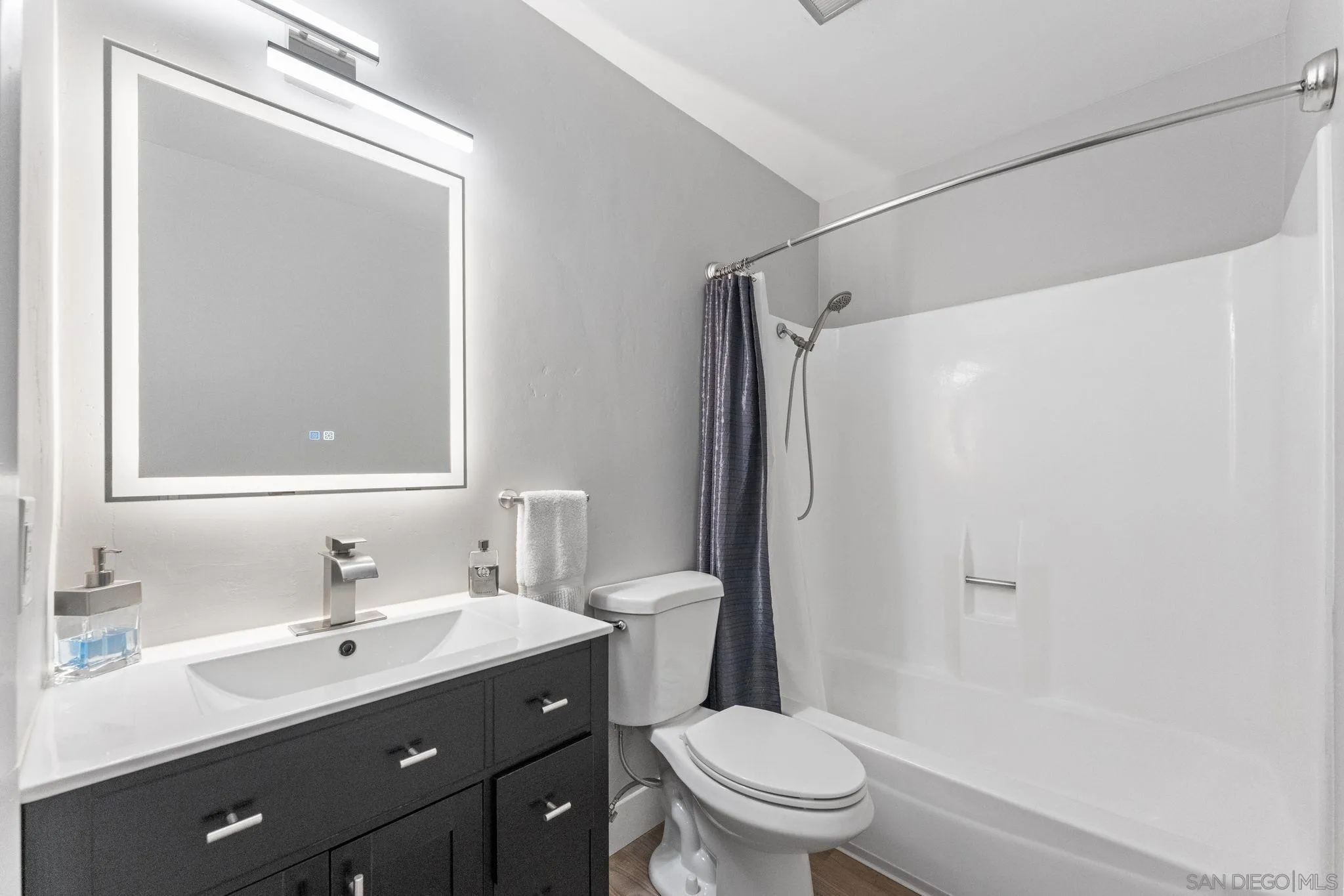Photo #5: 260012190 Listing: Photo #5
