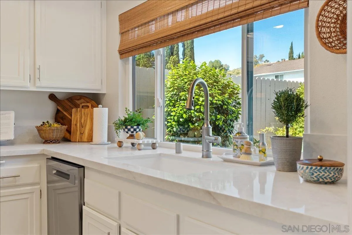 https://cdn.realtyfeed.com/cdn/127/260012191/80d7ce0ec1edef41988bf2f4ae504922.webp