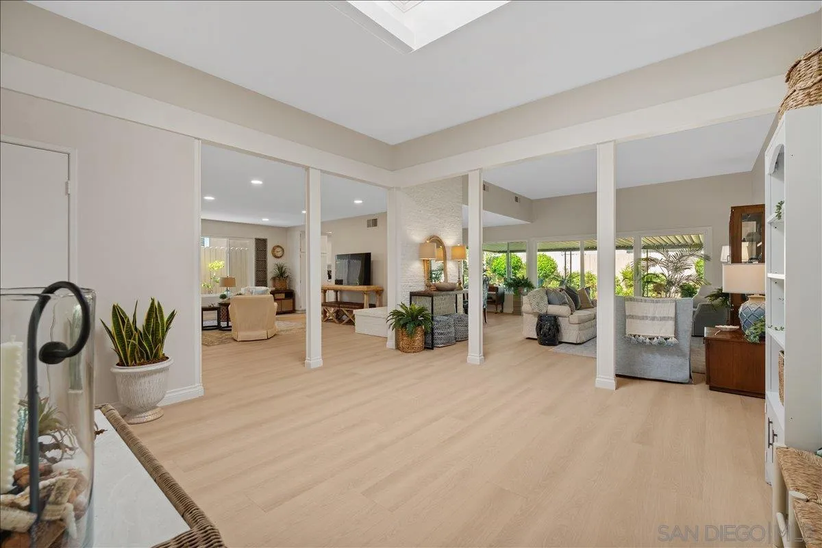 https://cdn.realtyfeed.com/cdn/127/260012191/e35f537aa694b972c2824bc7e86f33c7.webp