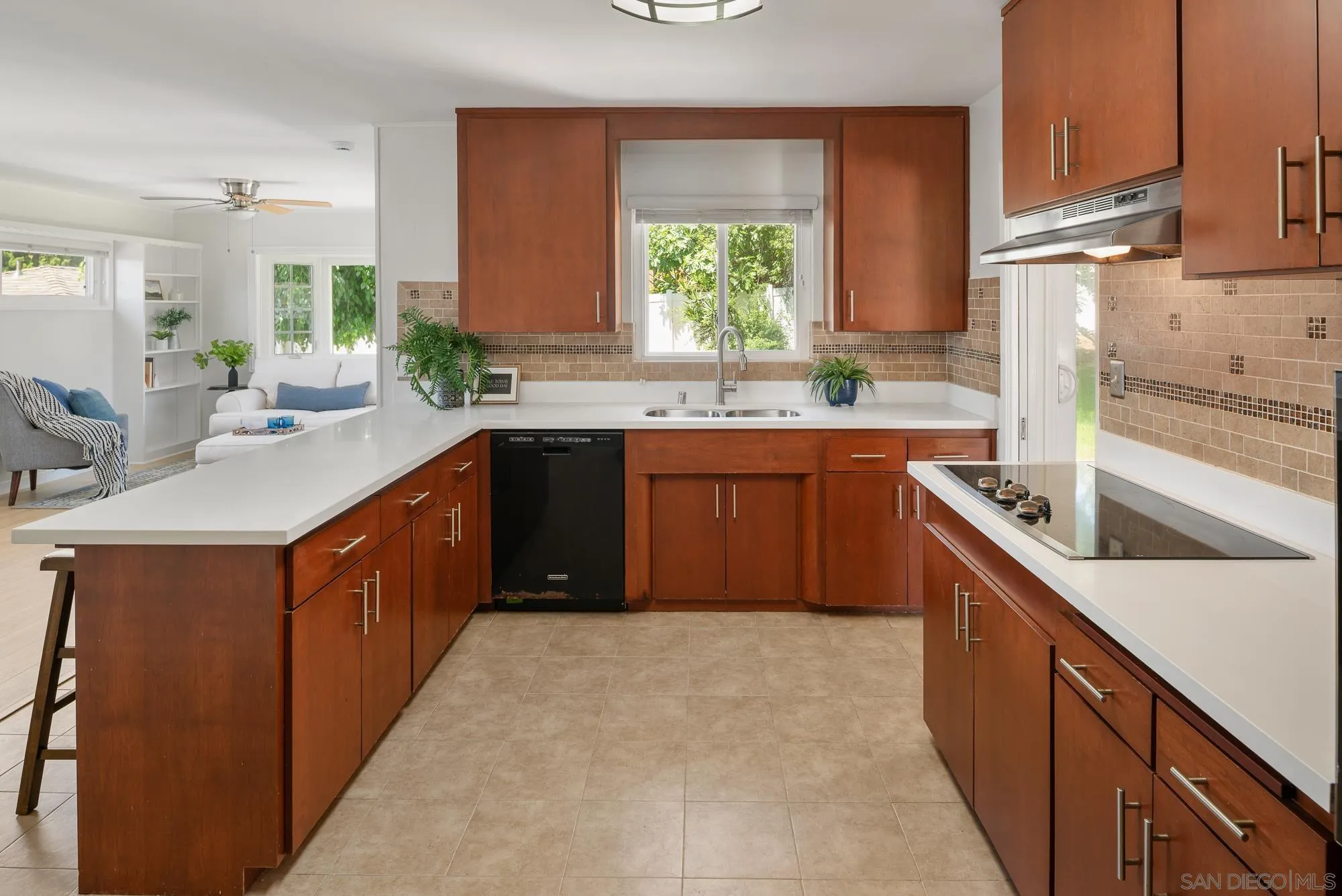 https://cdn.realtyfeed.com/cdn/127/260012192/11b0e6e8302d08fa5722375aef27d46c.webp