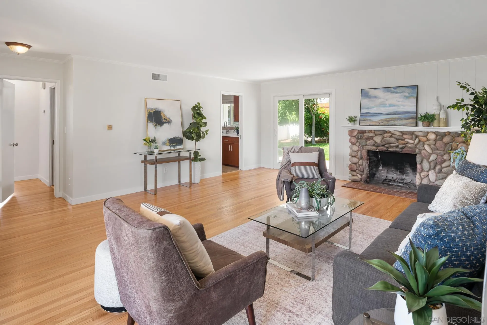 https://cdn.realtyfeed.com/cdn/127/260012192/639071c2c8214dde199691f3b12e8ab7.webp