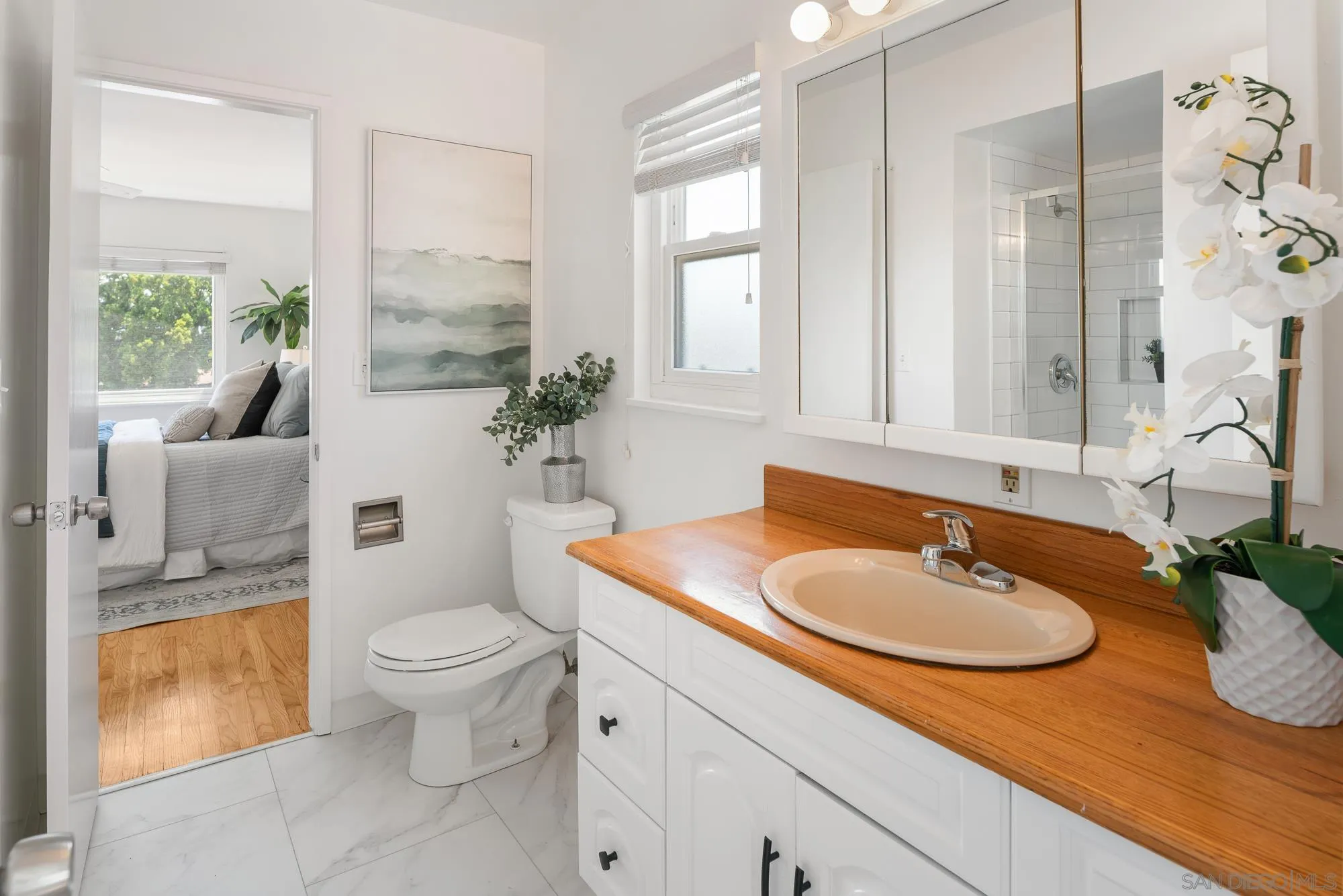 https://cdn.realtyfeed.com/cdn/127/260012192/733514abf433dd544cd933403cb9f9e2.webp