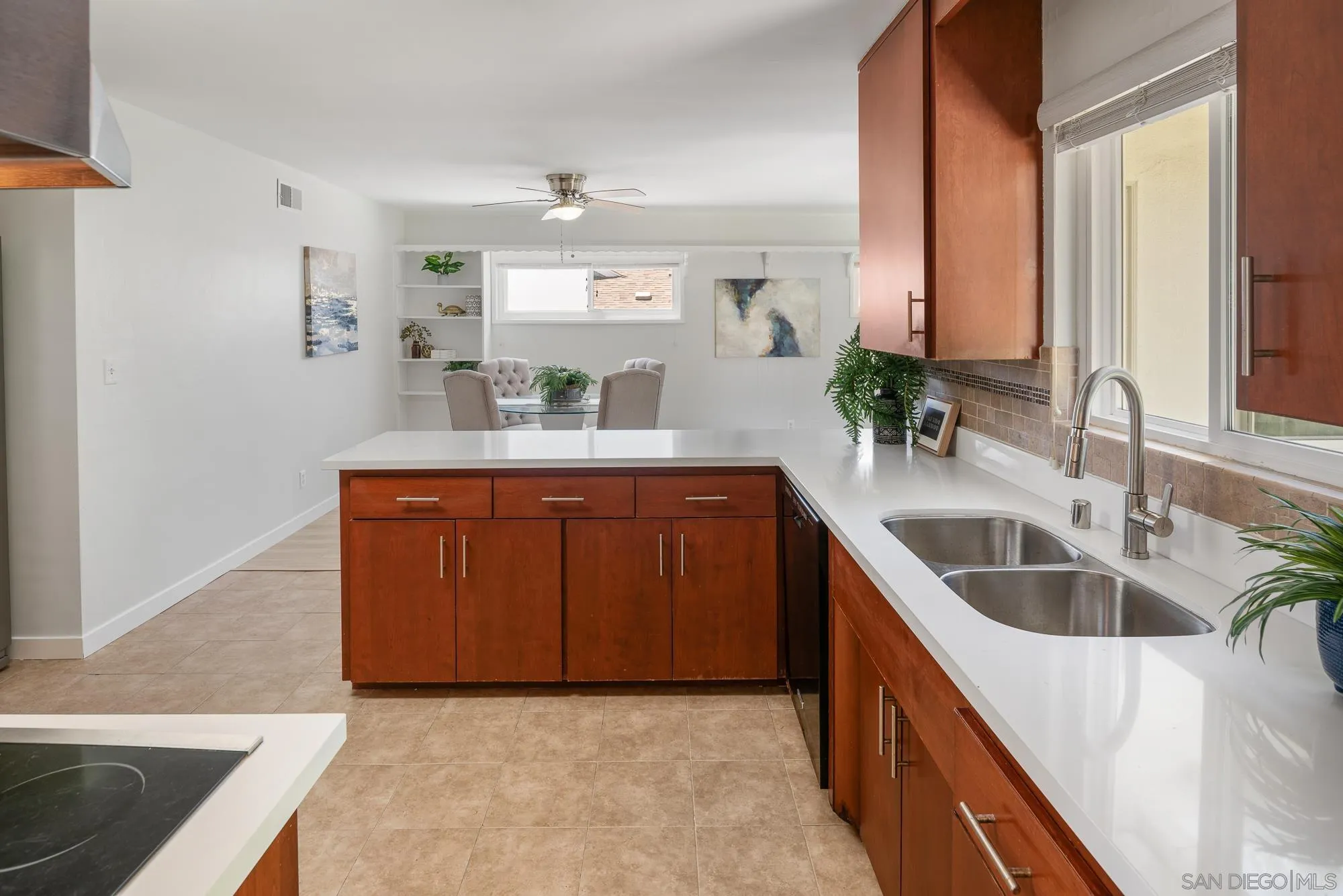 https://cdn.realtyfeed.com/cdn/127/260012192/8ea823d35e1feb12b861a8b5c5e2d1df.webp