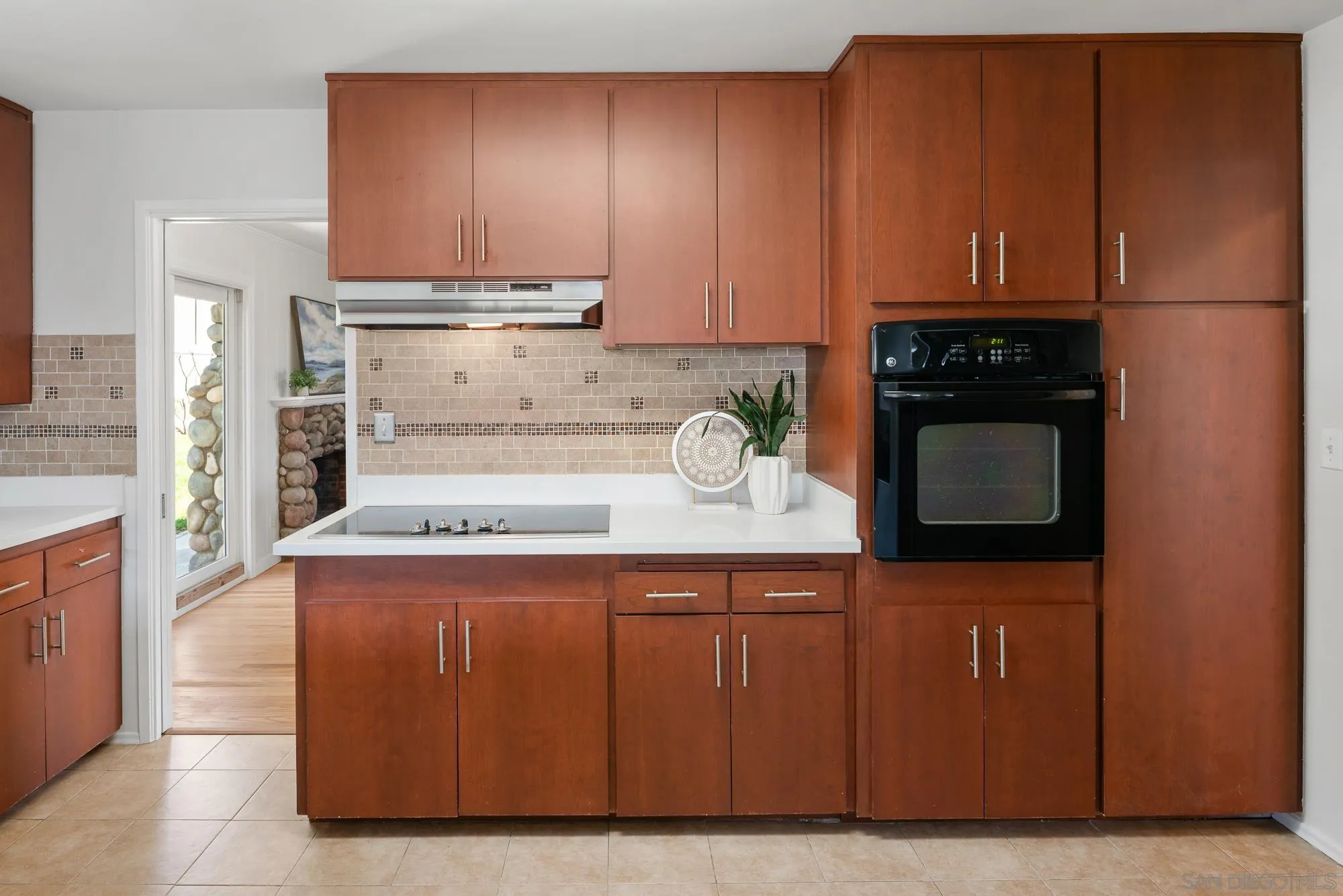 https://cdn.realtyfeed.com/cdn/127/260012192/a3f8e64e2afa99f0887c69e0b137731d.webp