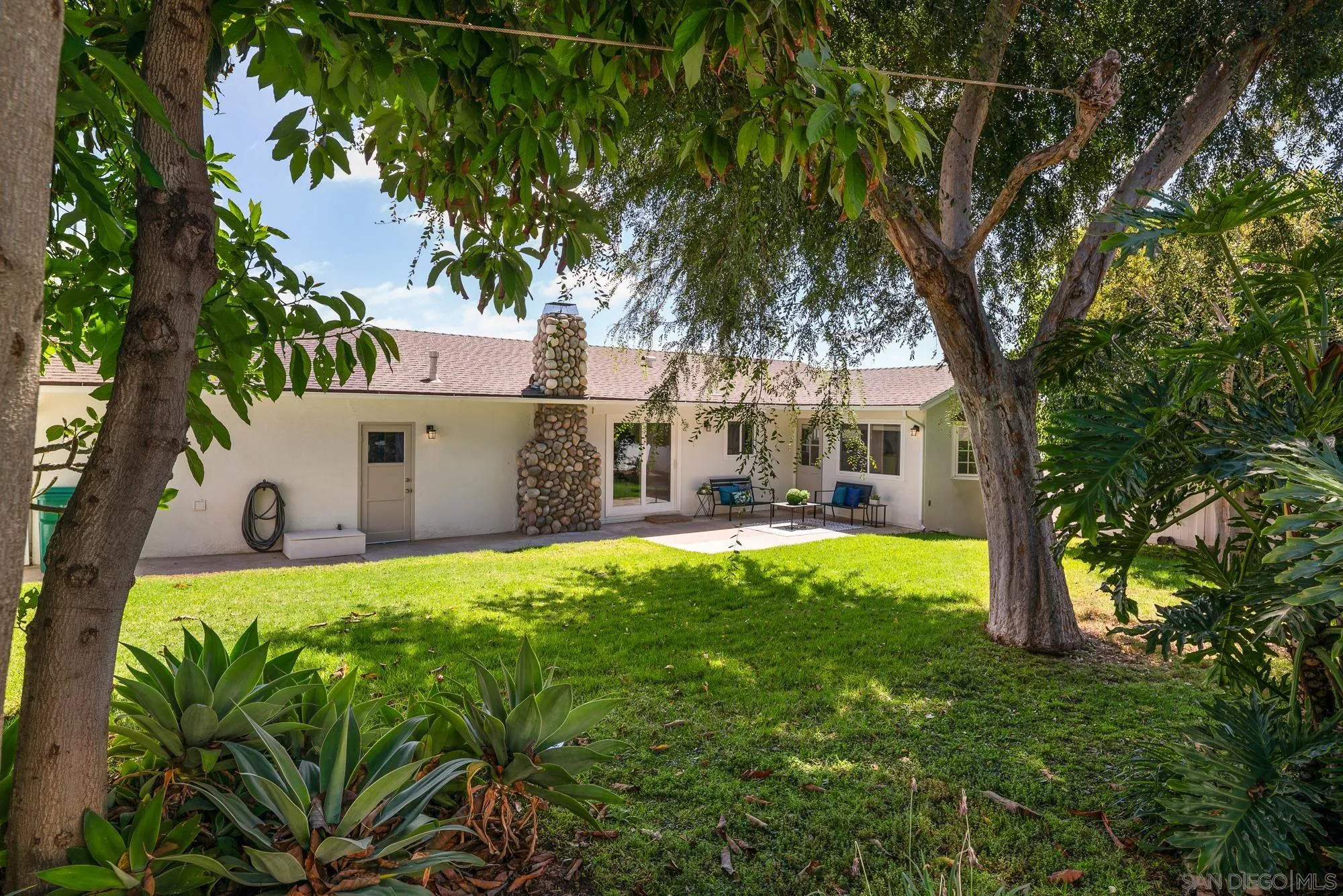 https://cdn.realtyfeed.com/cdn/127/260012192/a74955ae73e4e41fc6fb8fad1eb5049f.webp
