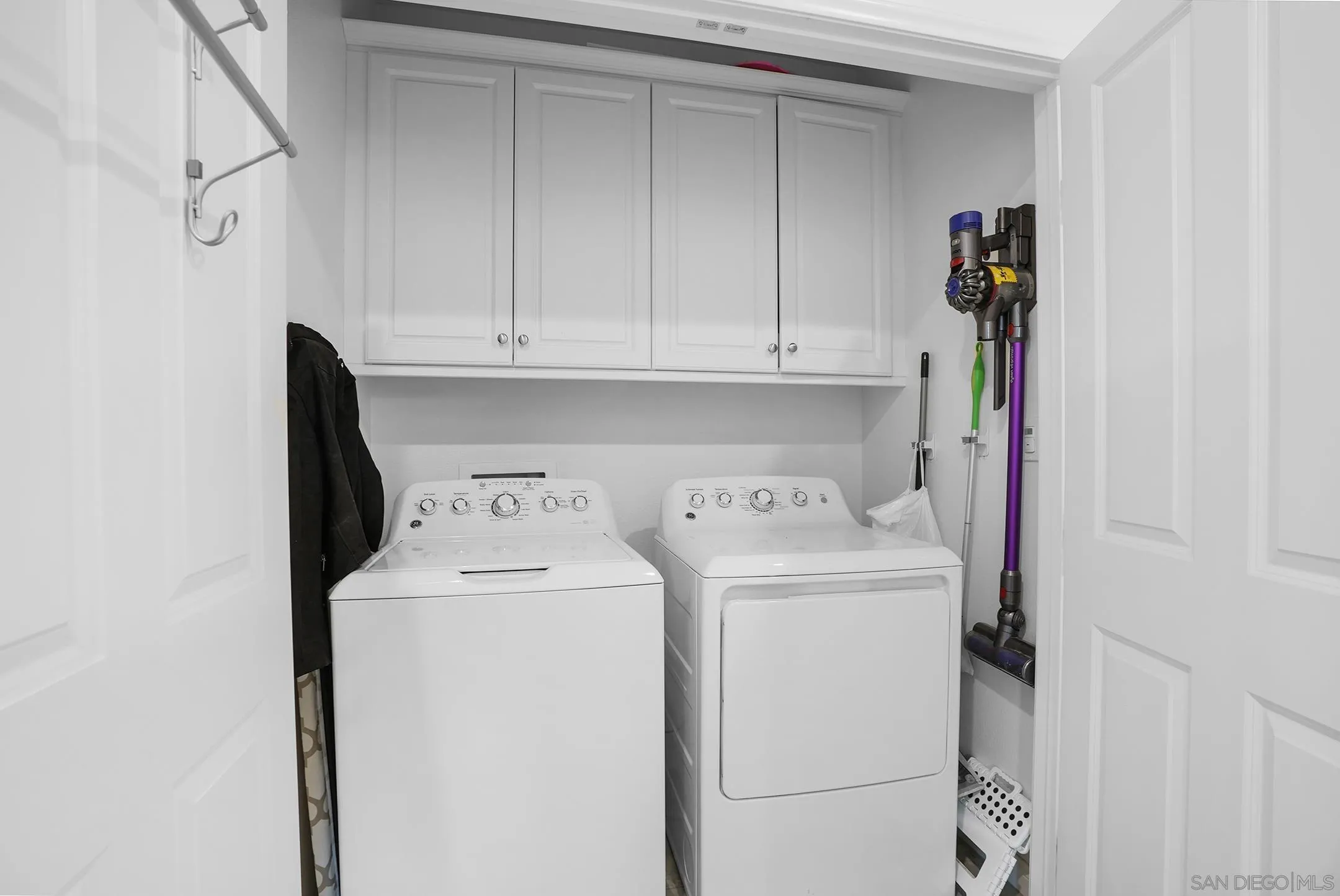 https://cdn.realtyfeed.com/cdn/127/260012193/121ff9327ee6773cb2c081addc1d5083.webp