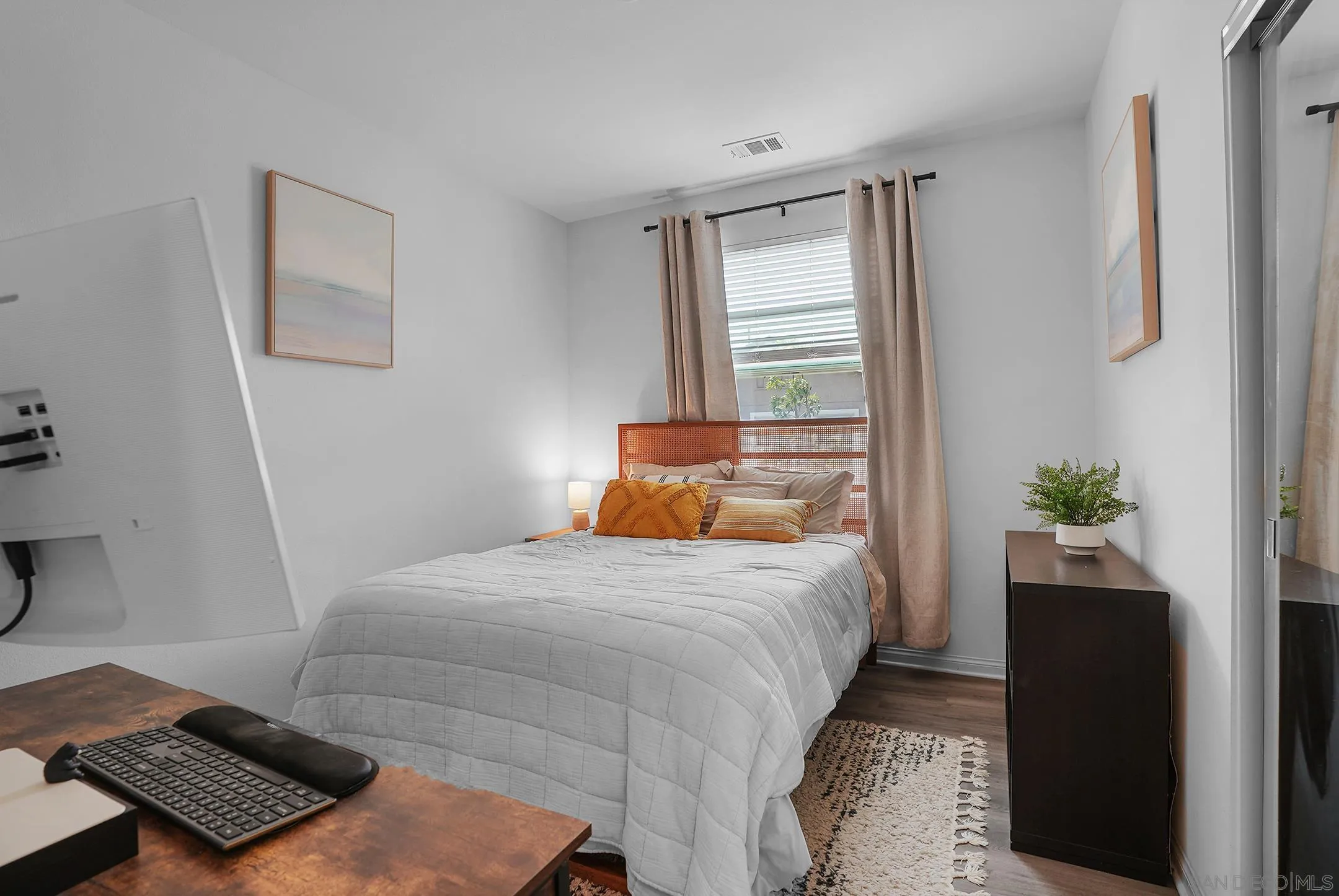 https://cdn.realtyfeed.com/cdn/127/260012193/406a518d1b5d04955c24bcf35d5d808f.webp