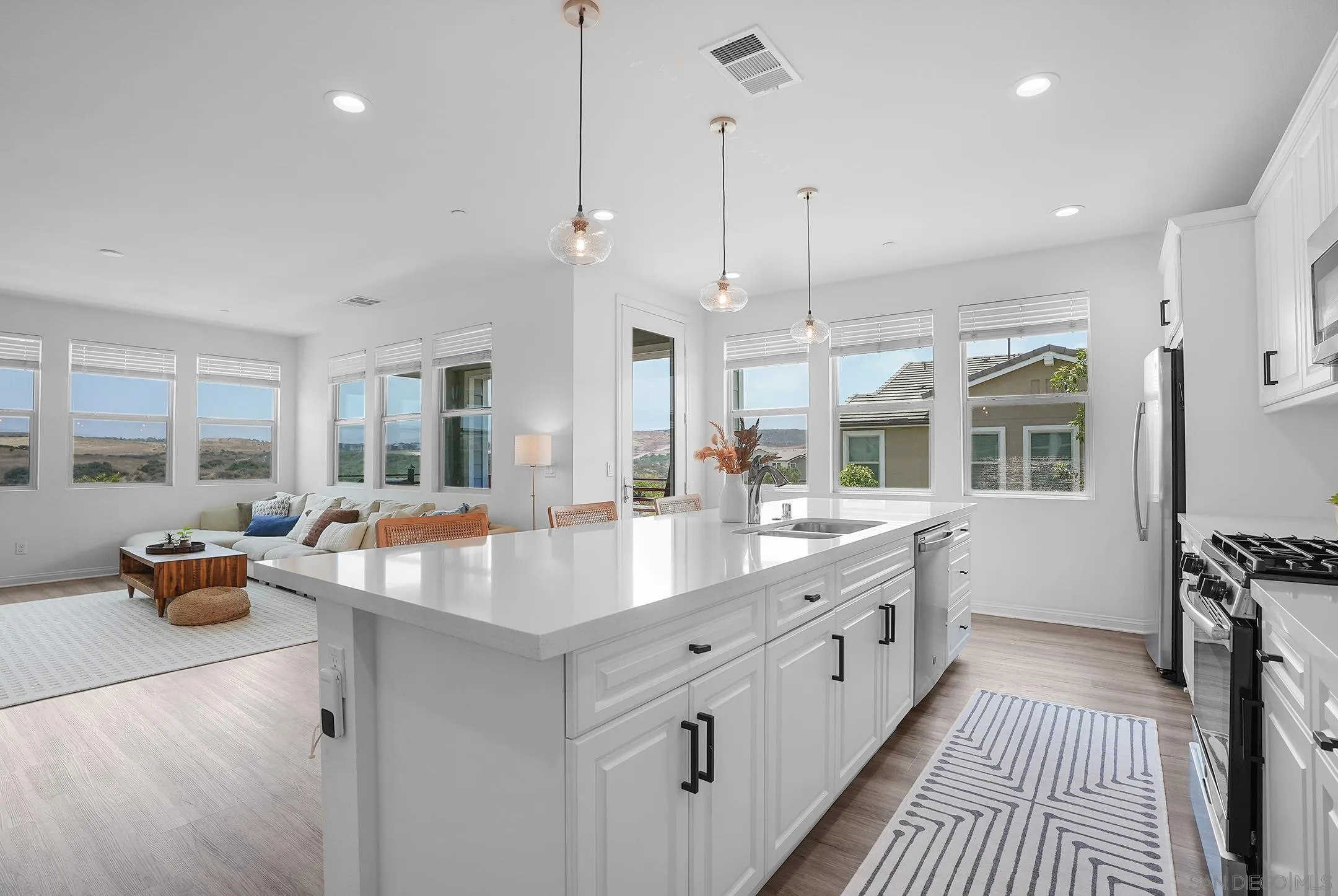 https://cdn.realtyfeed.com/cdn/127/260012193/6475de2a5c521e8697d23d4d98894ccb.webp