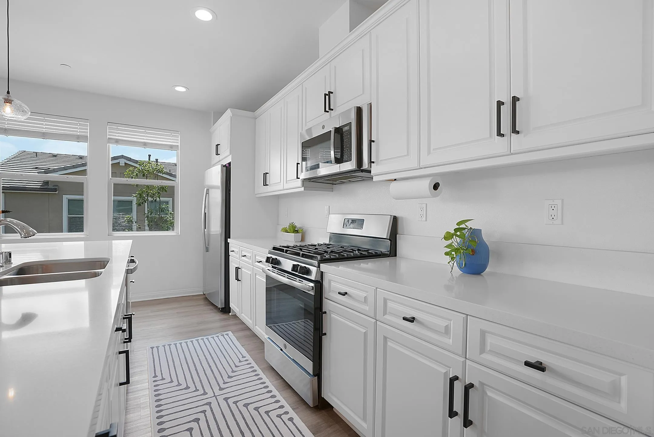 https://cdn.realtyfeed.com/cdn/127/260012193/8a6d905024fbdf9f0a5a9040f2836946.webp