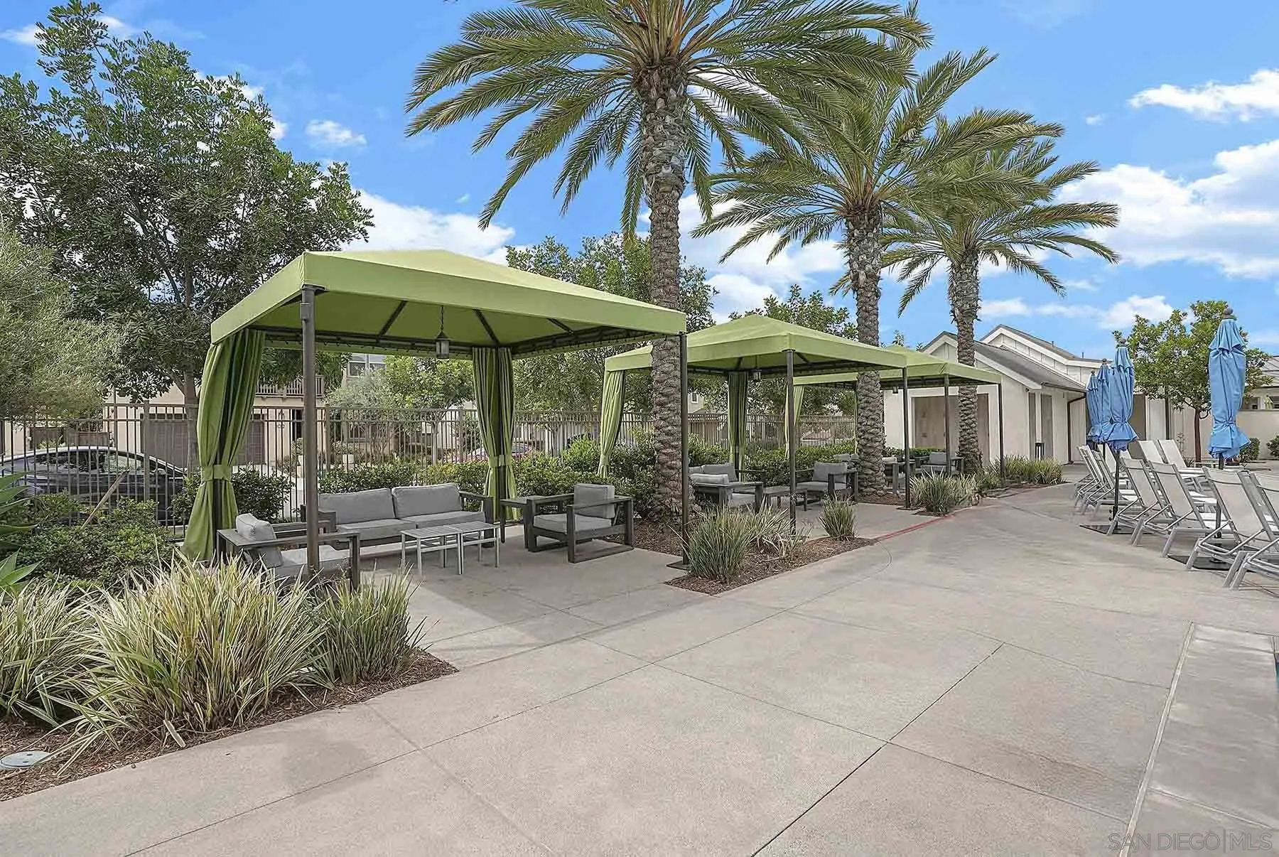 https://cdn.realtyfeed.com/cdn/127/260012193/932da443d4eaf419ef0790284568534a.webp