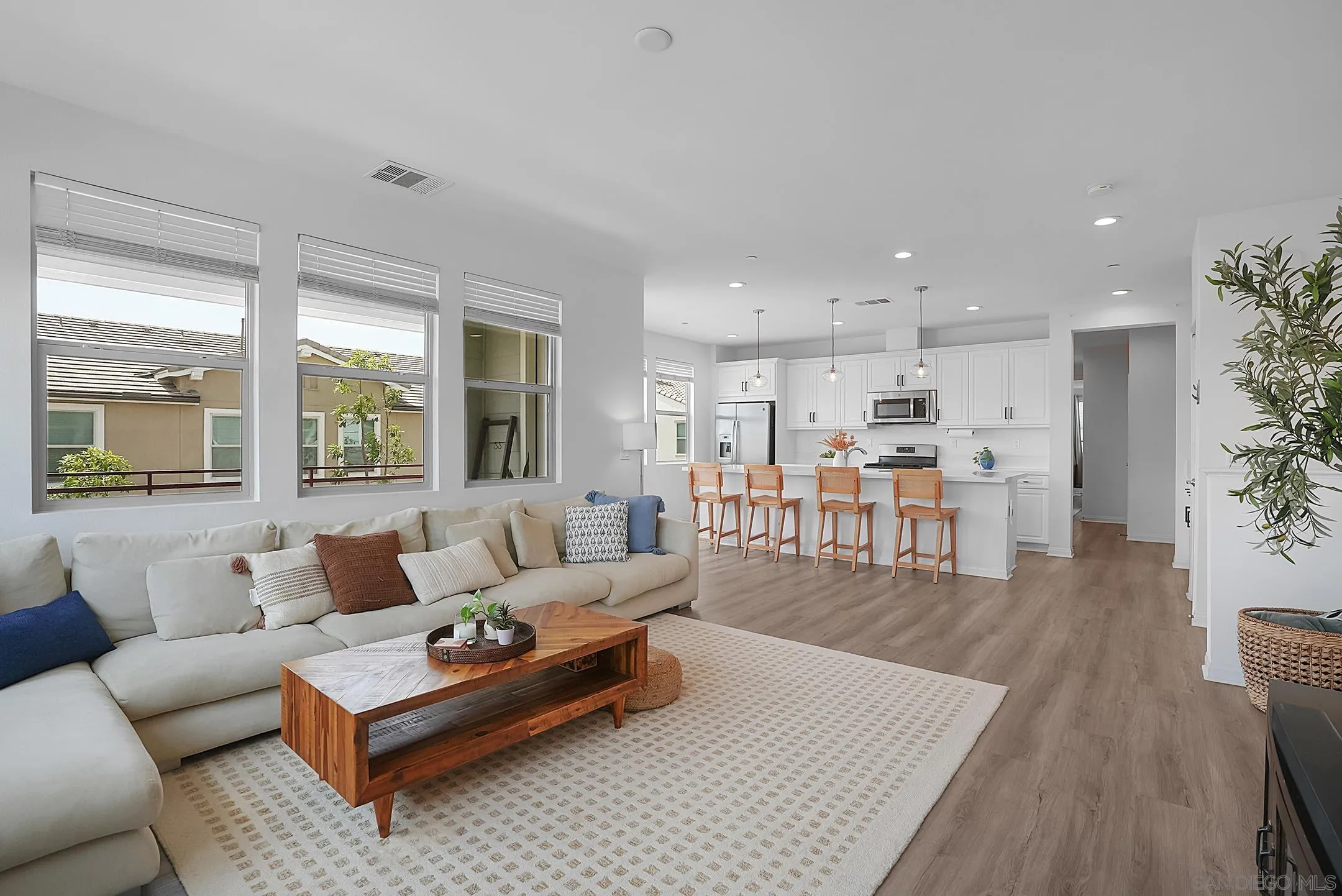 https://cdn.realtyfeed.com/cdn/127/260012193/c235330b7f4c1fdc03d561912445d2b0.webp