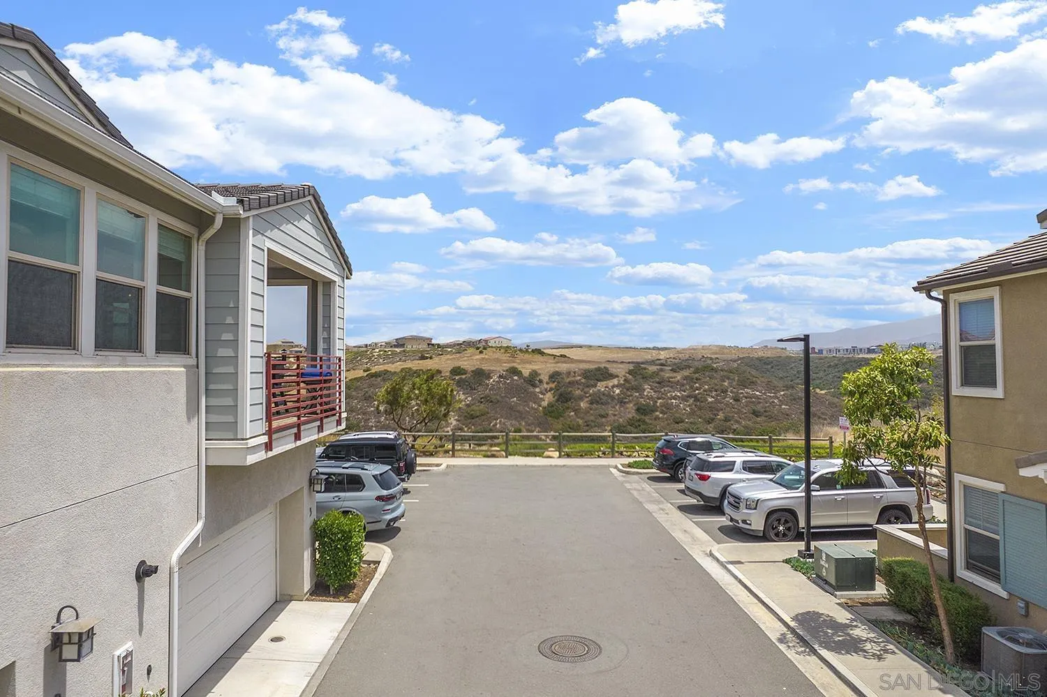 https://cdn.realtyfeed.com/cdn/127/260012193/df8c0df79a220bc5b24b7d77779bc526.webp