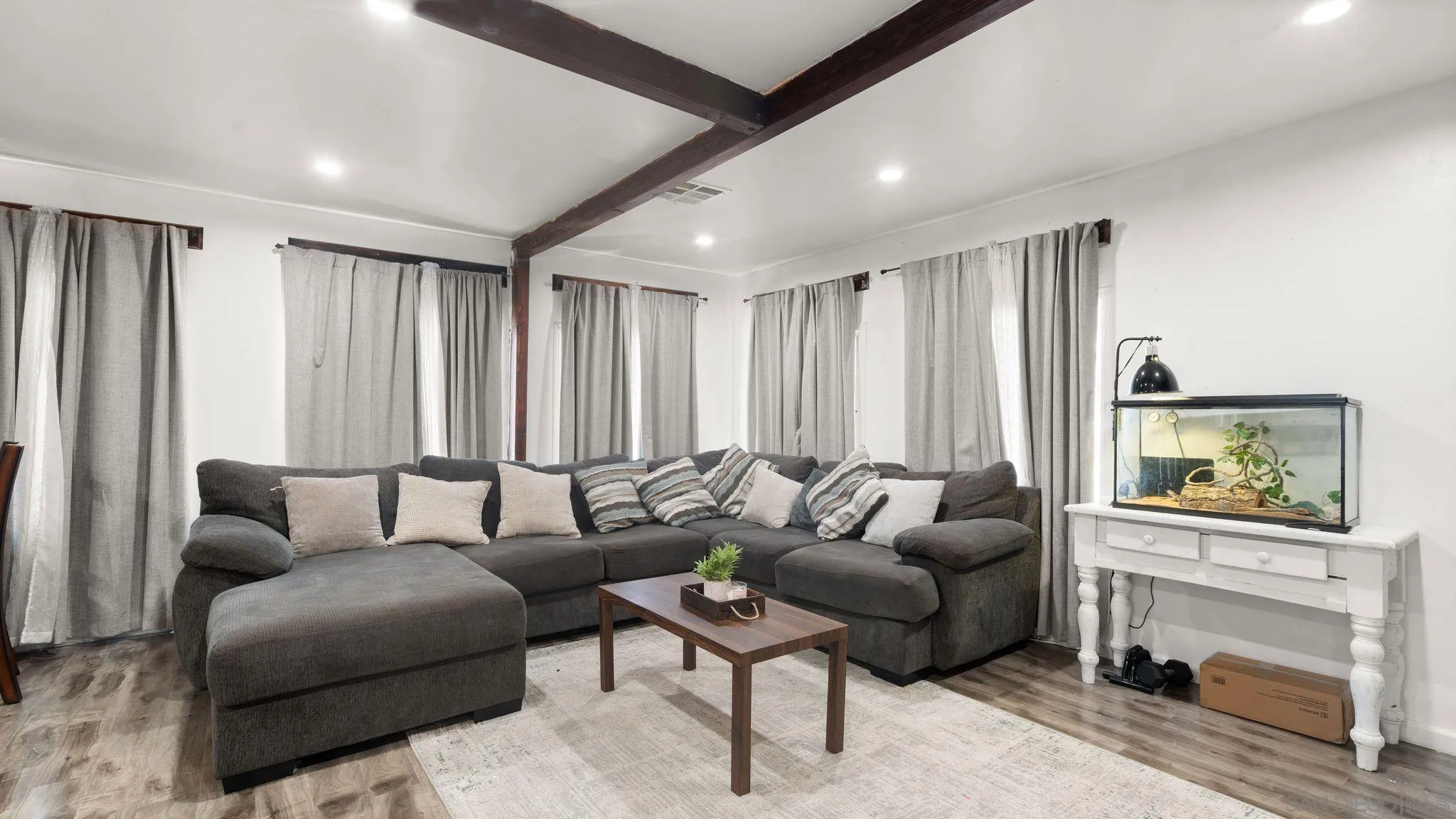 https://cdn.realtyfeed.com/cdn/127/260012194/2481d93febf30d02efb971691819f2e1.webp