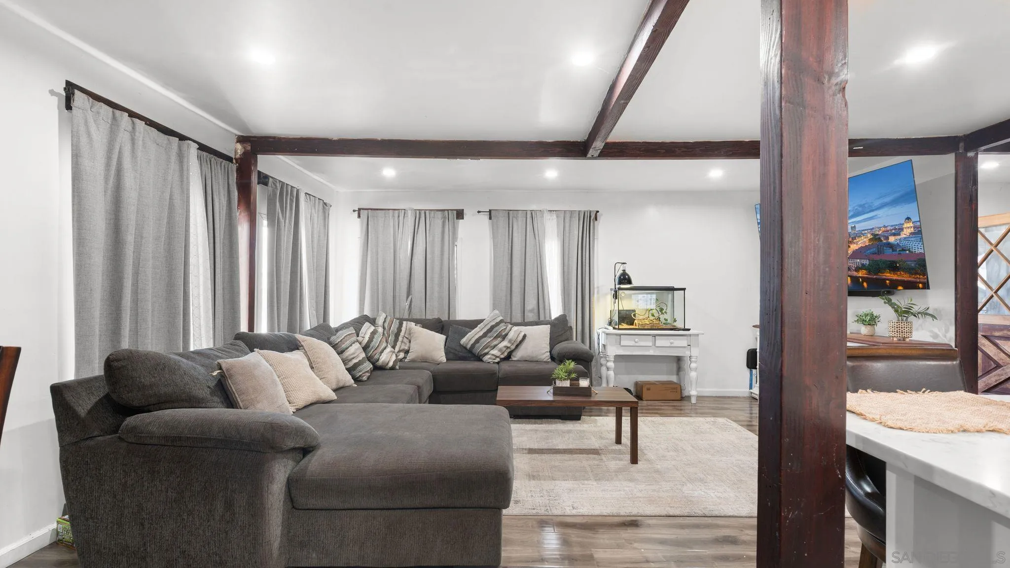 https://cdn.realtyfeed.com/cdn/127/260012194/4d8020c274897f38ab3af8a98297624c.webp