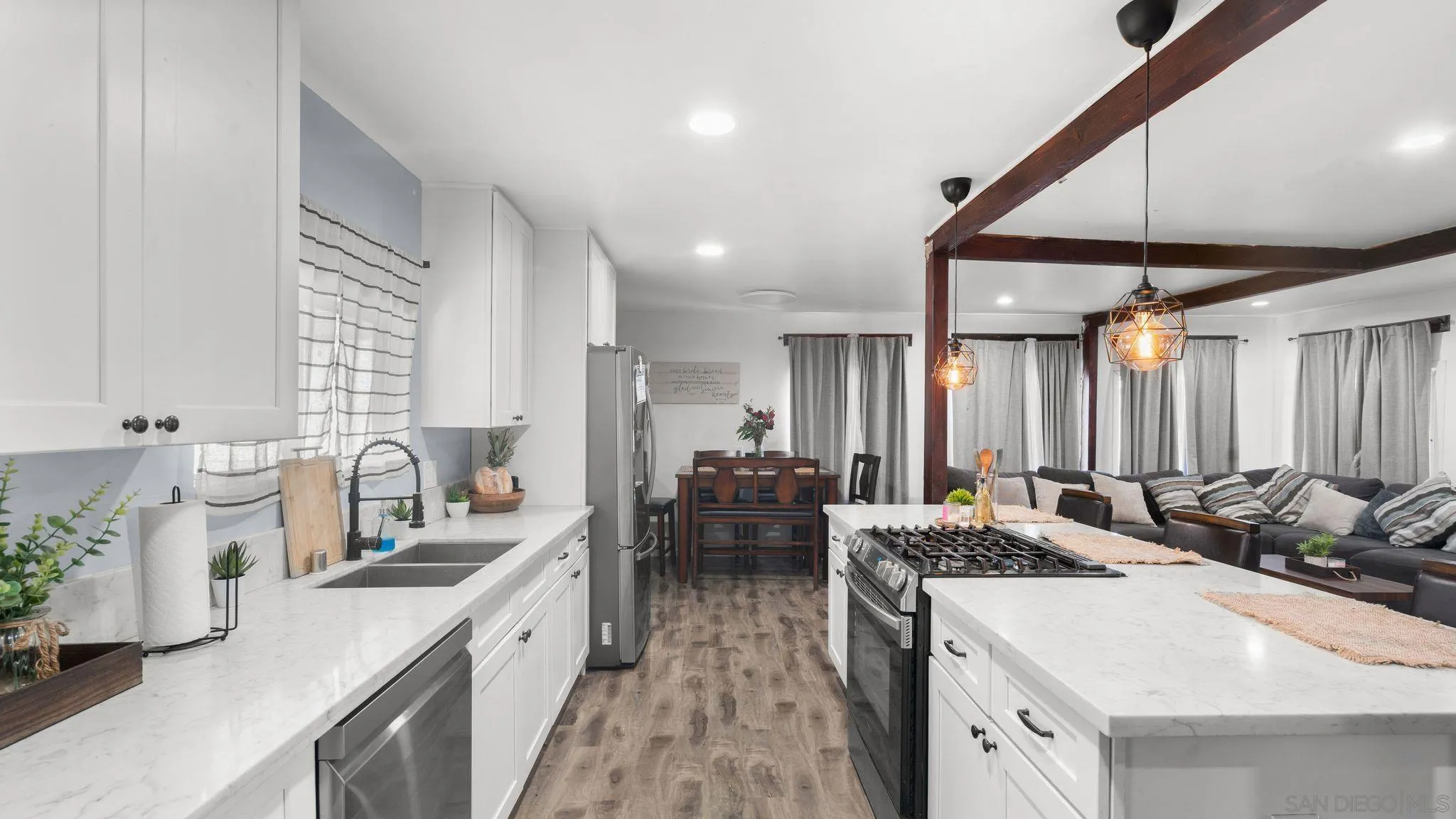 https://cdn.realtyfeed.com/cdn/127/260012194/9f20a4b2dc0ebe343f55c3f33de8ea44.webp