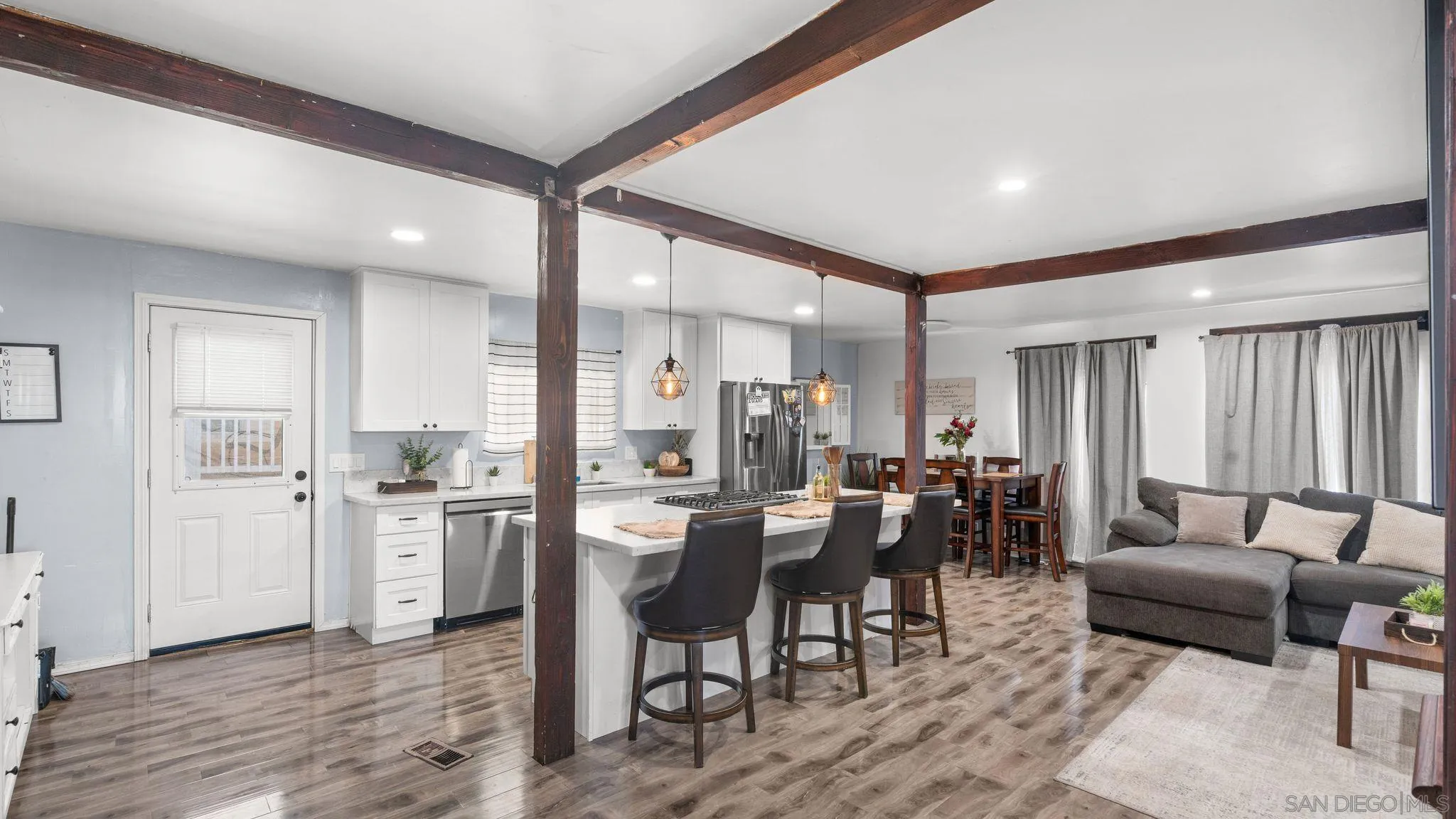 https://cdn.realtyfeed.com/cdn/127/260012194/d0d4ae8f034ea9e03eb8cd7433add3b2.webp