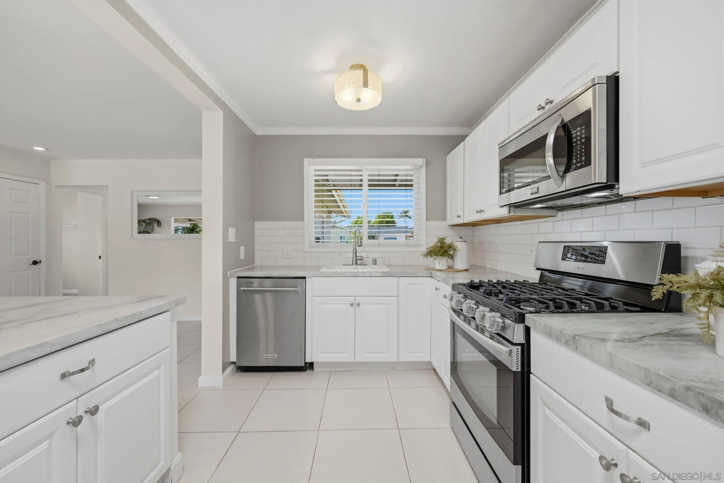 https://cdn.realtyfeed.com/cdn/127/260012197/2f60607c5be91c7574b81ea91e4e16a9.webp