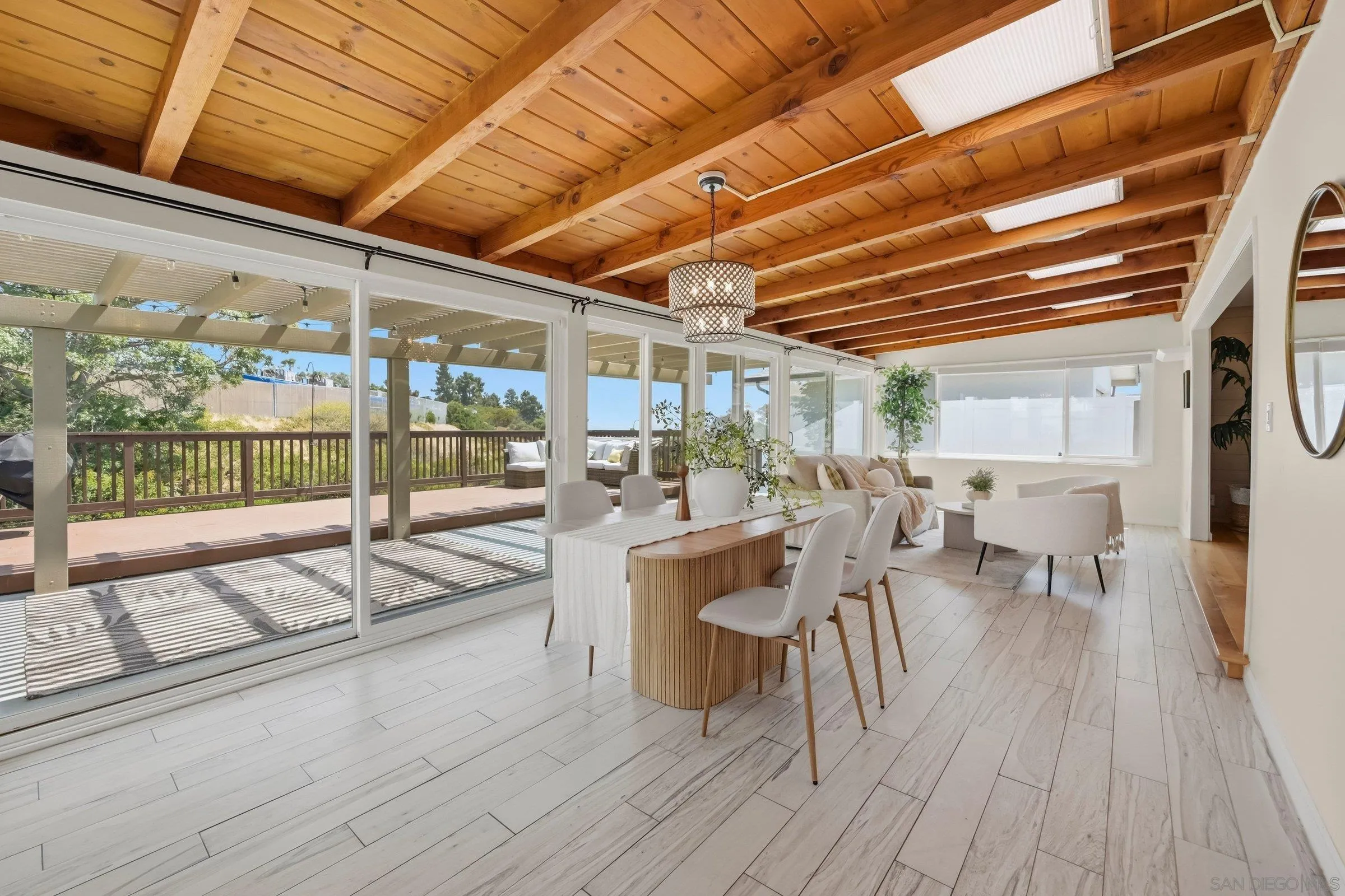 https://cdn.realtyfeed.com/cdn/127/260012197/5b344a58f5afcc155bdfddfb29c03224.webp