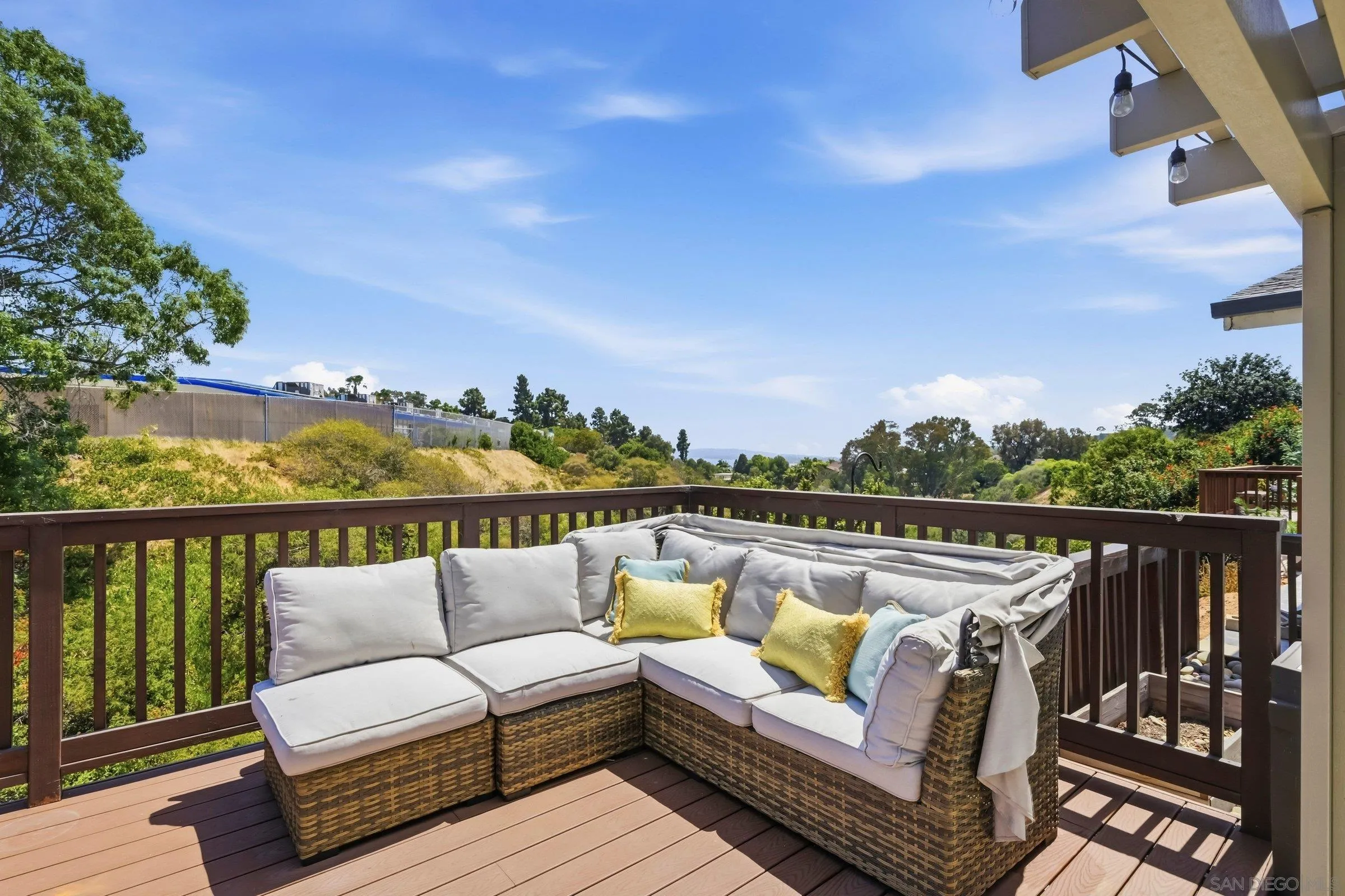 https://cdn.realtyfeed.com/cdn/127/260012197/a95b35f4444010d16bbf2b6a08b38ce5.webp