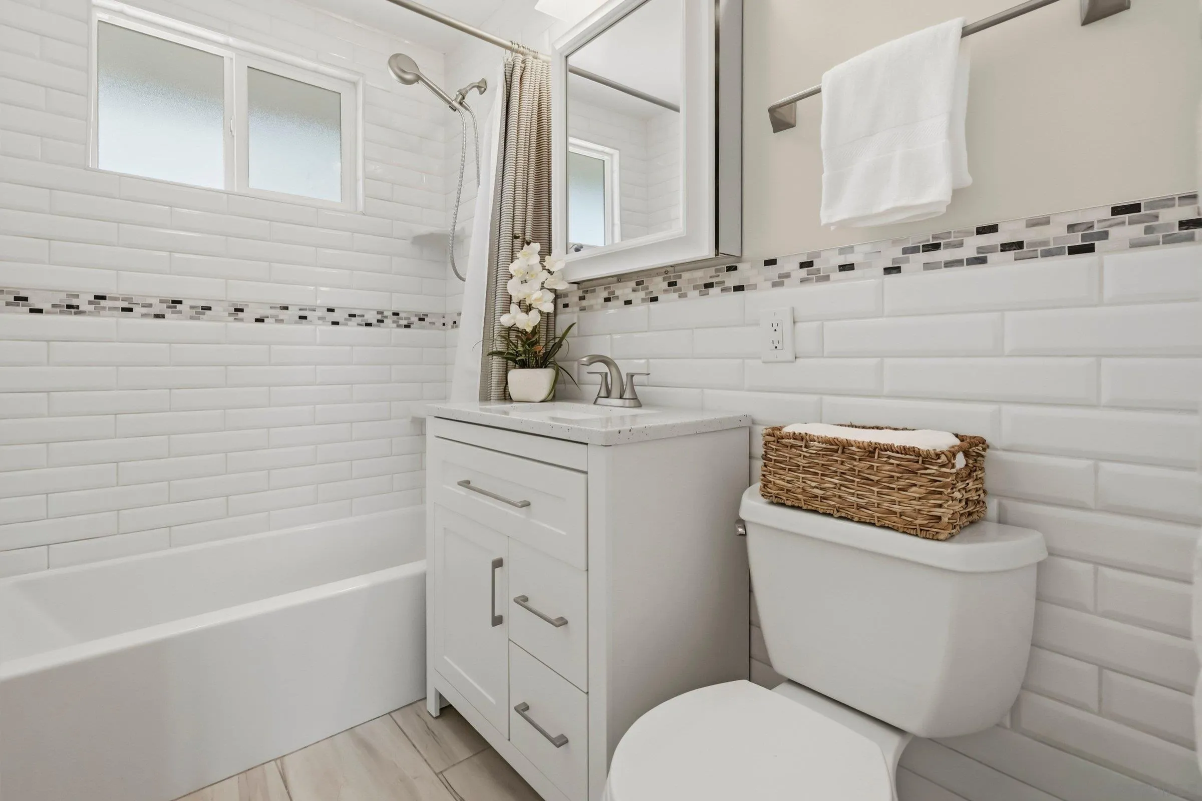 https://cdn.realtyfeed.com/cdn/127/260012197/aa4b47da91942f803ca9cf19fe613f7b.webp