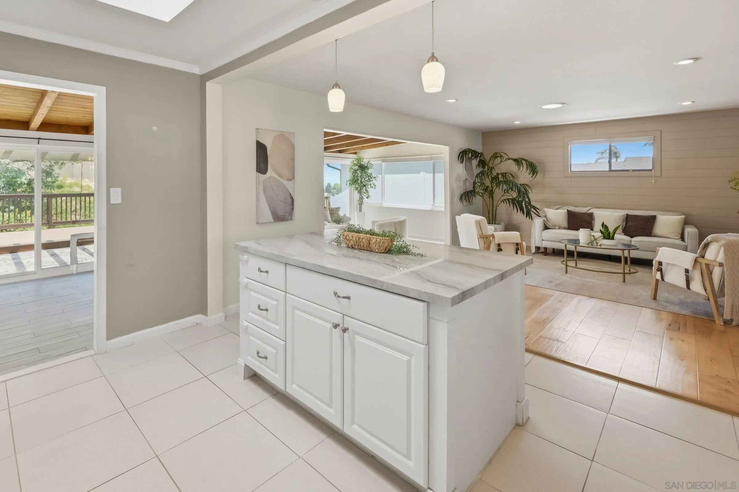 https://cdn.realtyfeed.com/cdn/127/260012197/ce2e1fcb73069aa1b1eac9bb0ac6dadd.webp