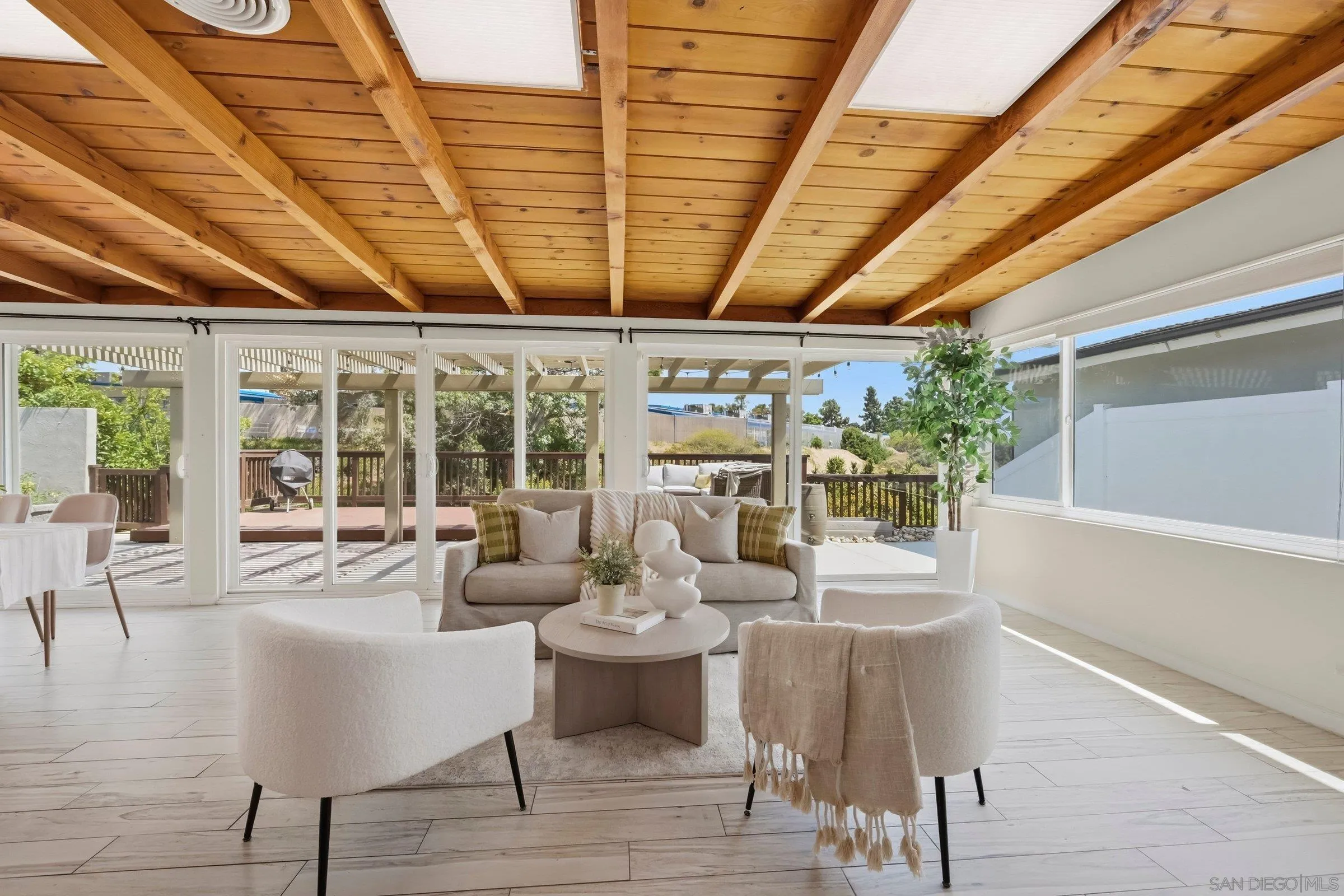 https://cdn.realtyfeed.com/cdn/127/260012197/f27e3dedf54e9f8dabbc6a0a0b4956a9.webp