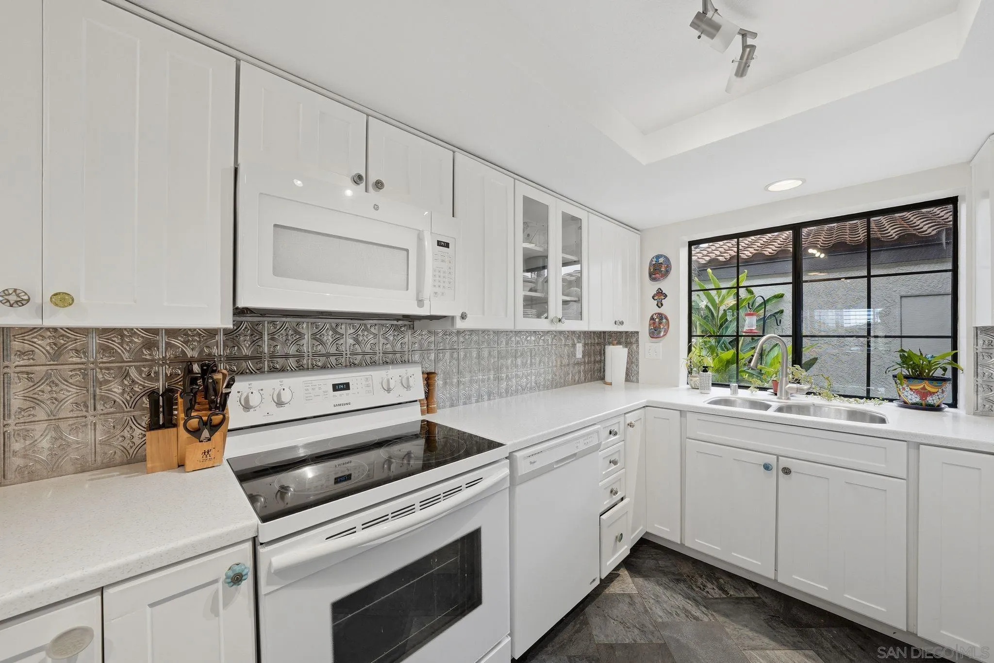 Photo #11: 260012199 Listing: Photo #11