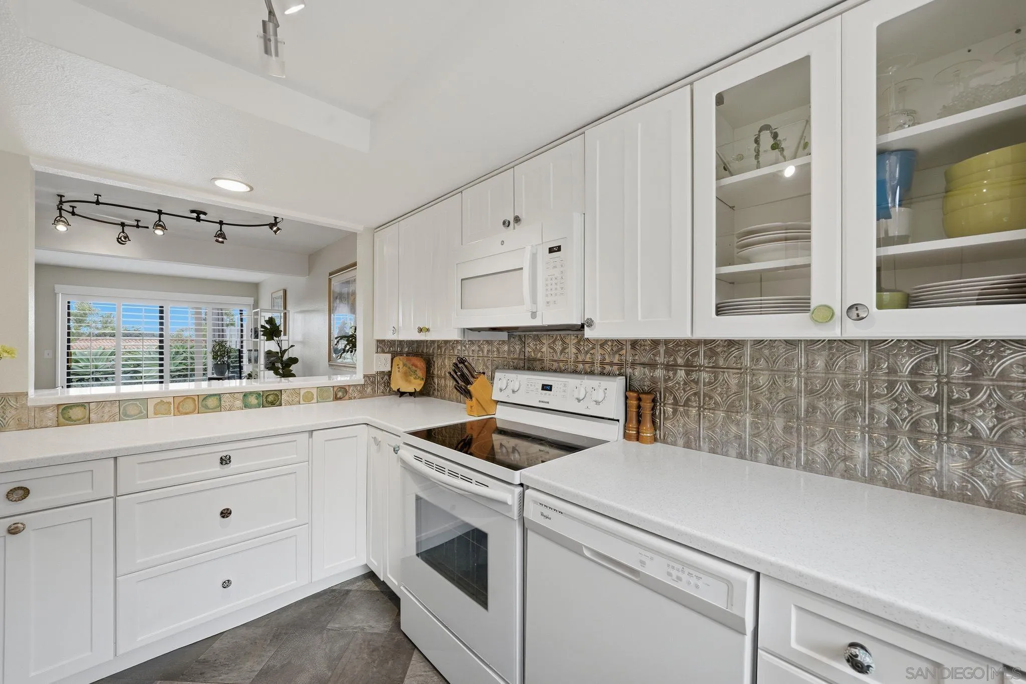 Photo #12: 260012199 Listing: Photo #12