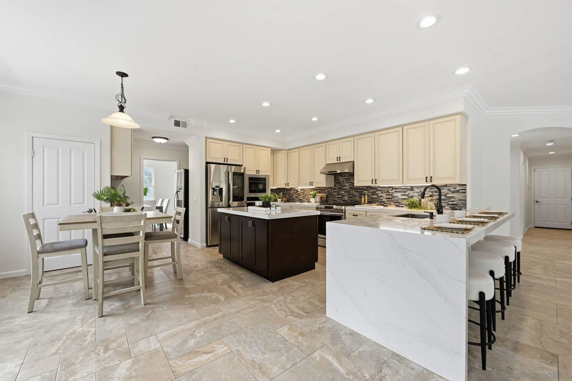 https://cdn.realtyfeed.com/cdn/127/2600122/1e7ab596489d77b562f8c63b851079d9.webp